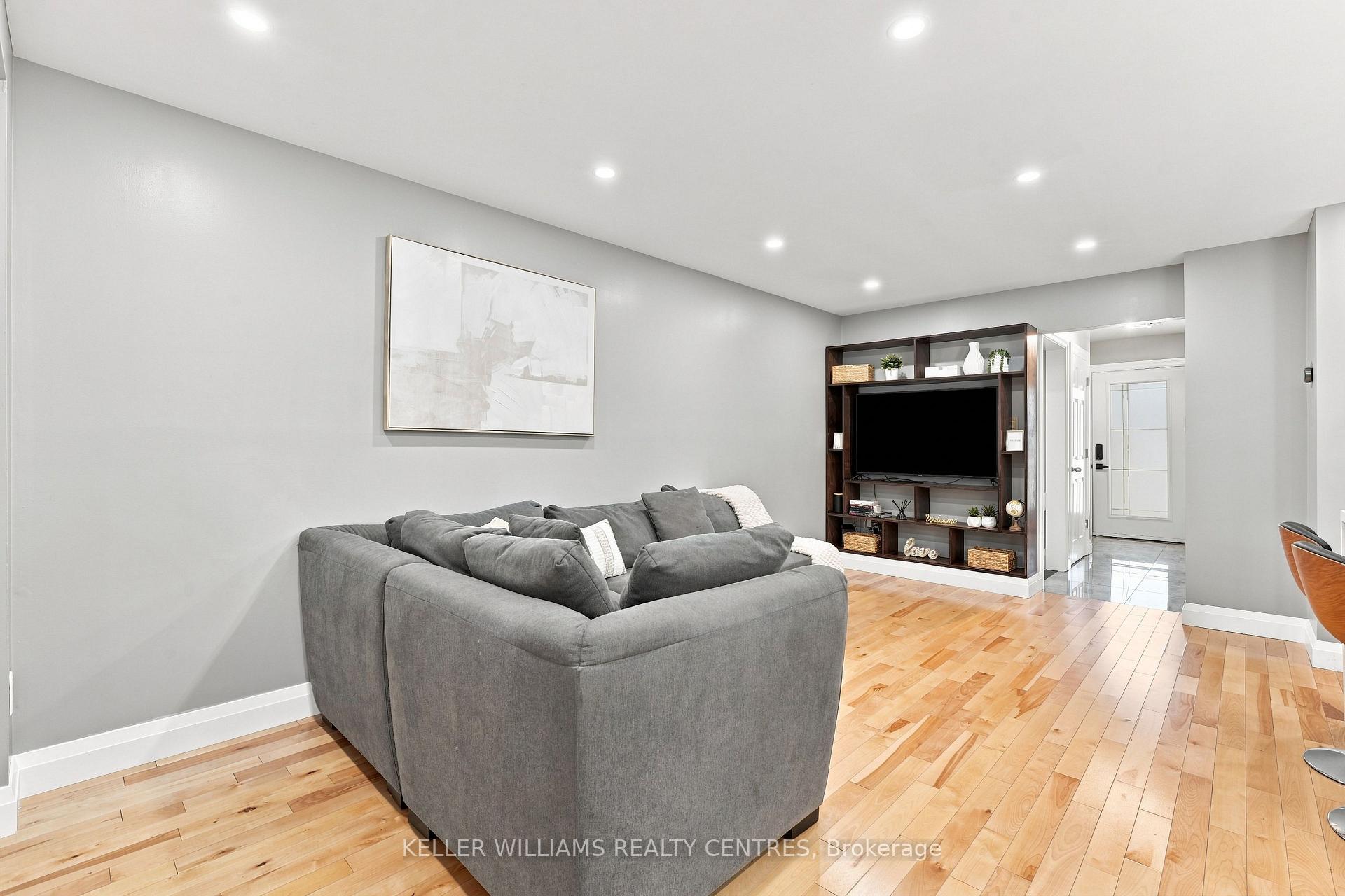 Photo 6 of 36 Chaucer Crescent, Barrie, Letitia Heights — HOMEH