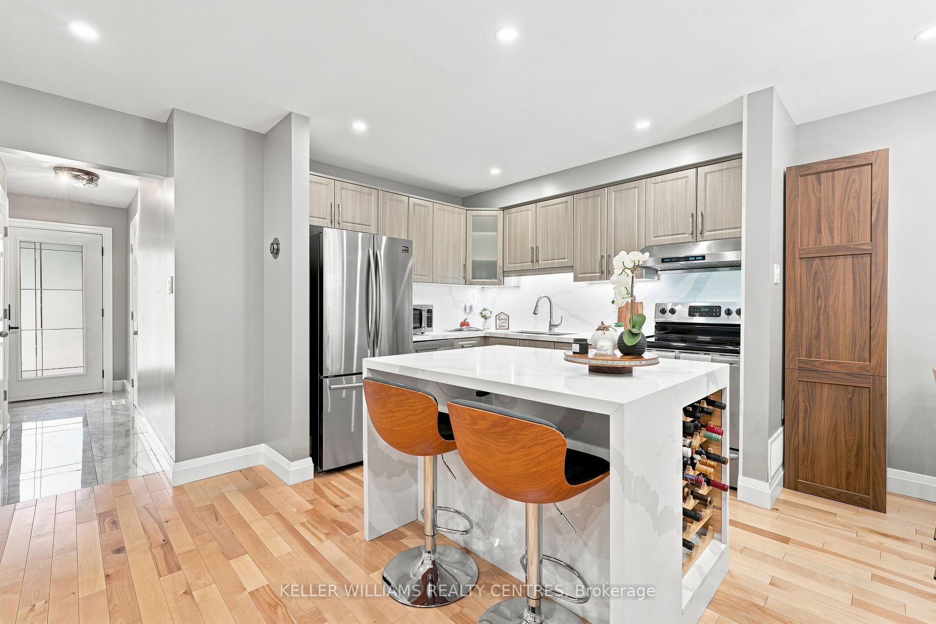 Photo 7 of 36 Chaucer Crescent, Barrie, Letitia Heights — HOMEH