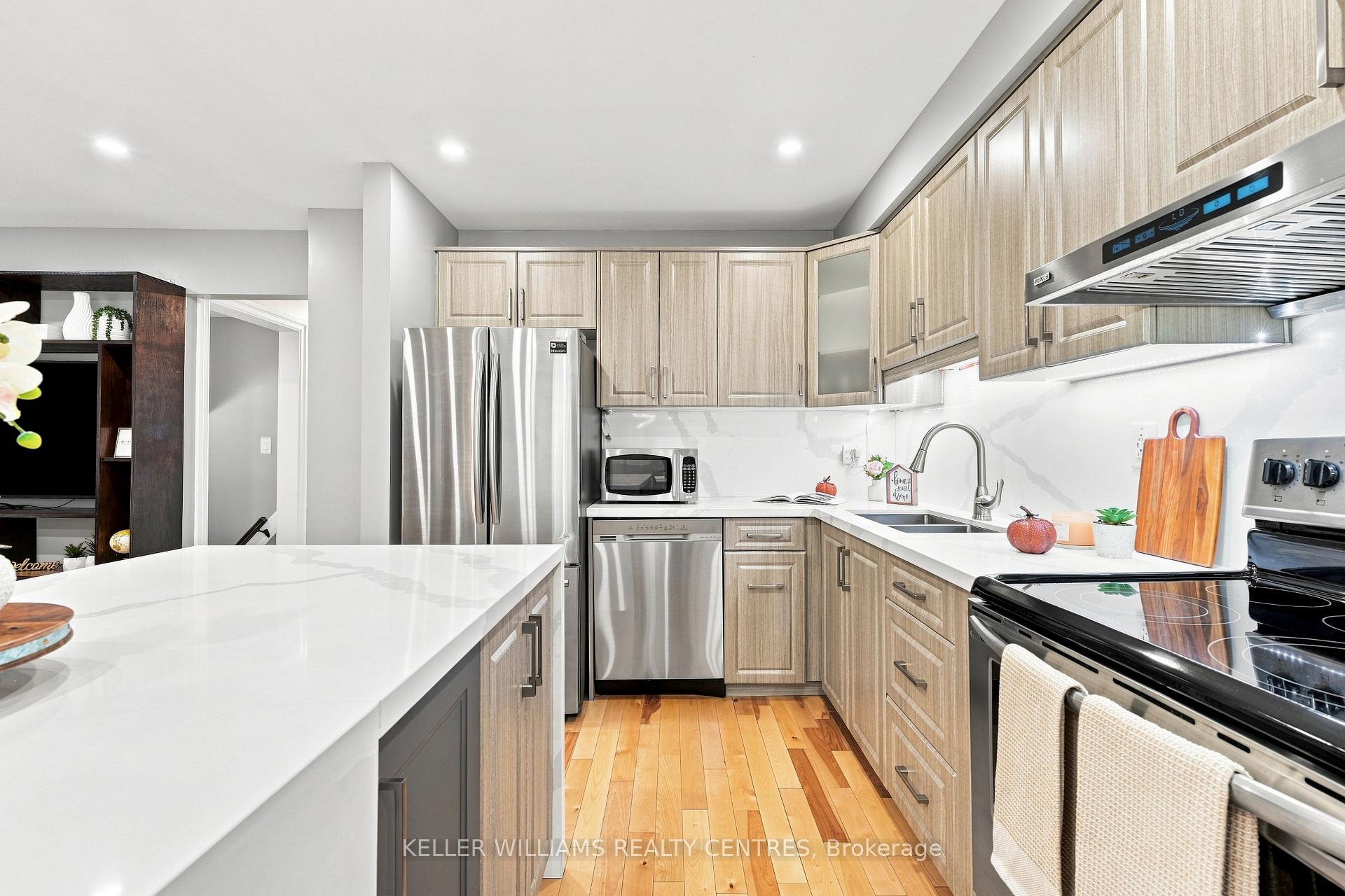 Photo 8 of 36 Chaucer Crescent, Barrie, Letitia Heights — HOMEH