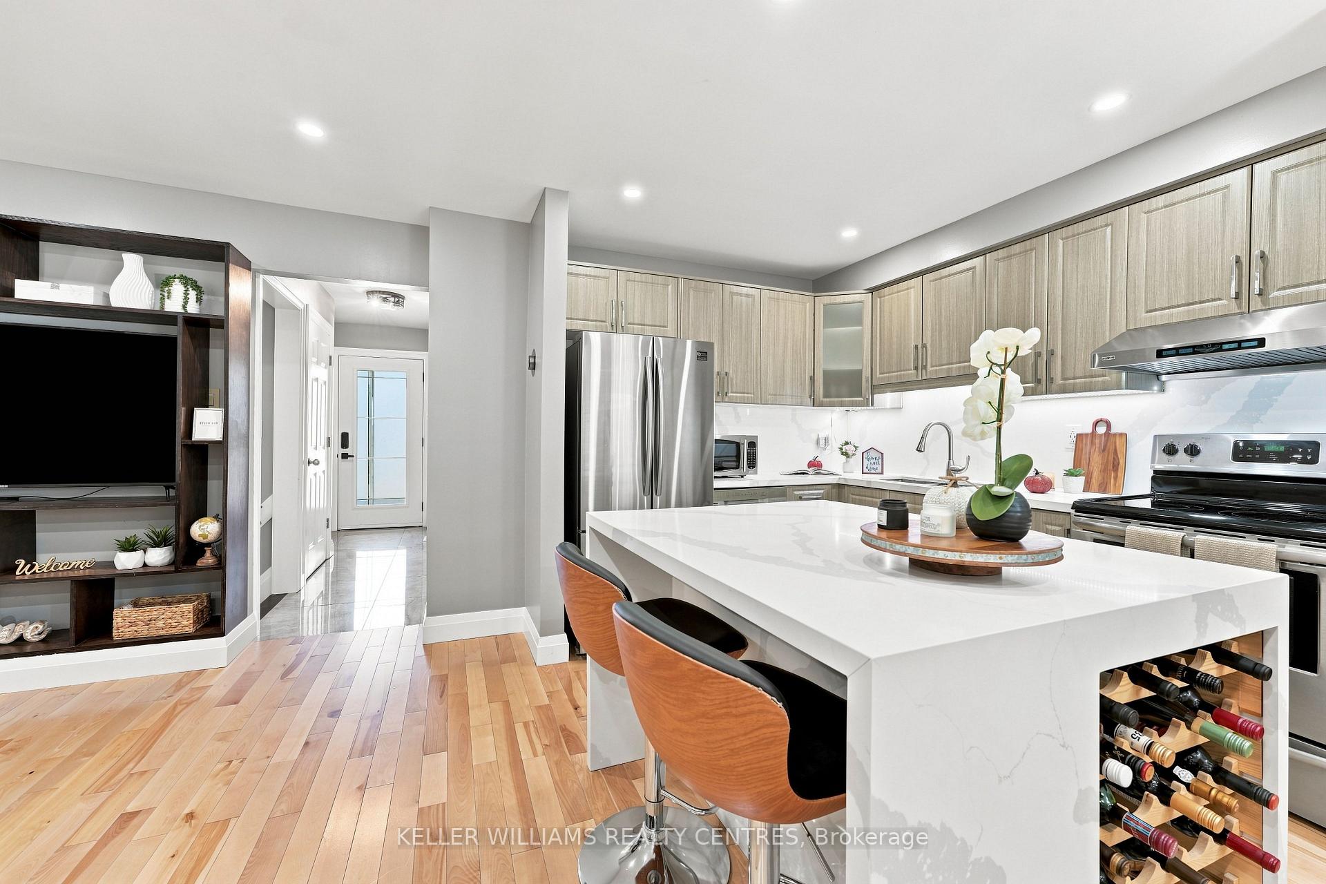 Photo 10 of 36 Chaucer Crescent, Barrie, Letitia Heights — HOMEH