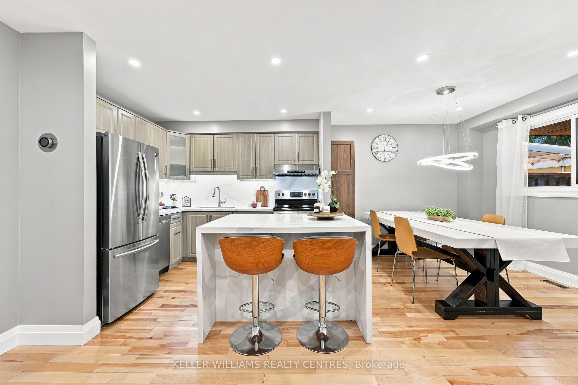 Photo 11 of 36 Chaucer Crescent, Barrie, Letitia Heights — HOMEH