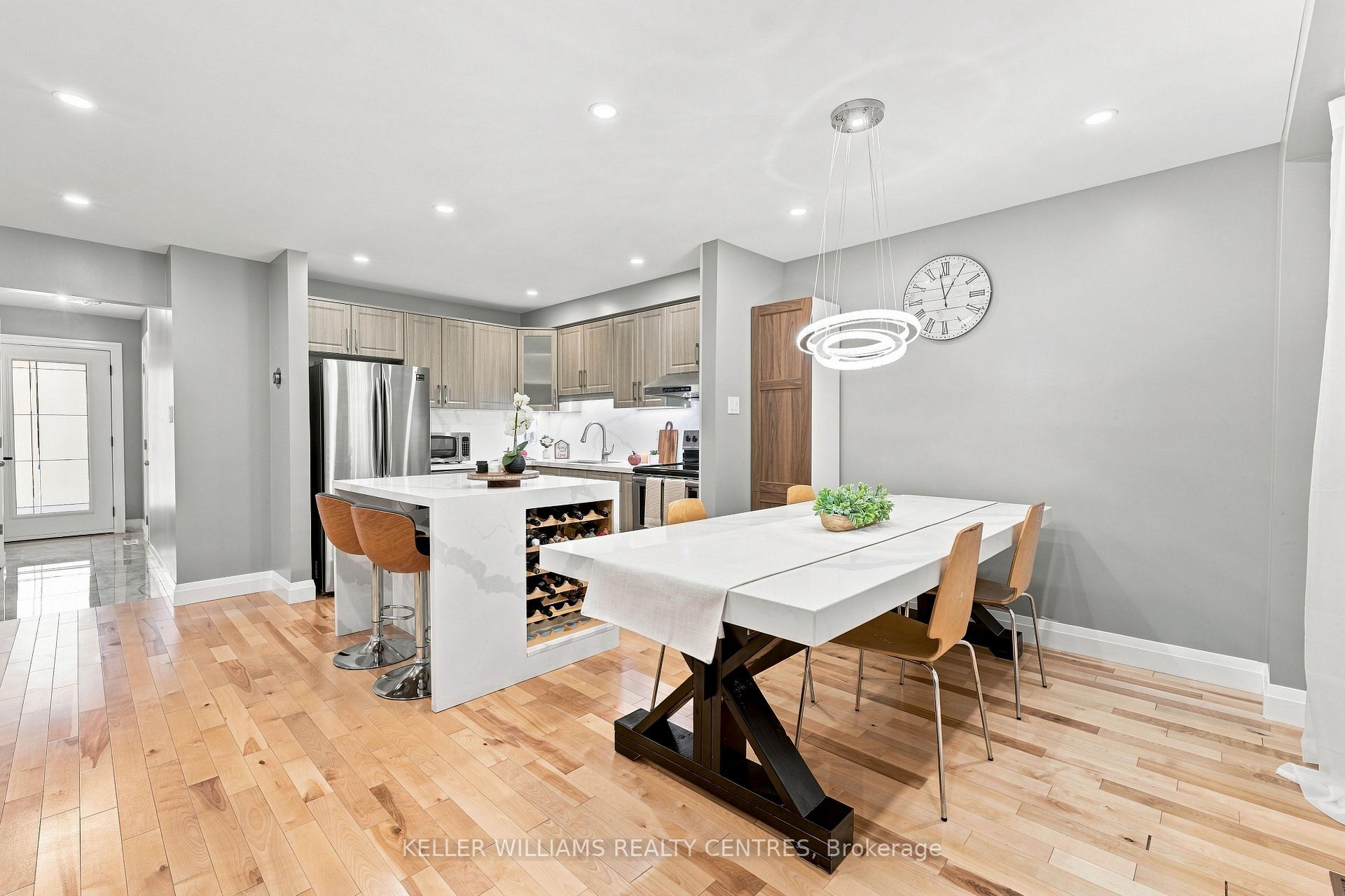 Photo 12 of 36 Chaucer Crescent, Barrie, Letitia Heights — HOMEH