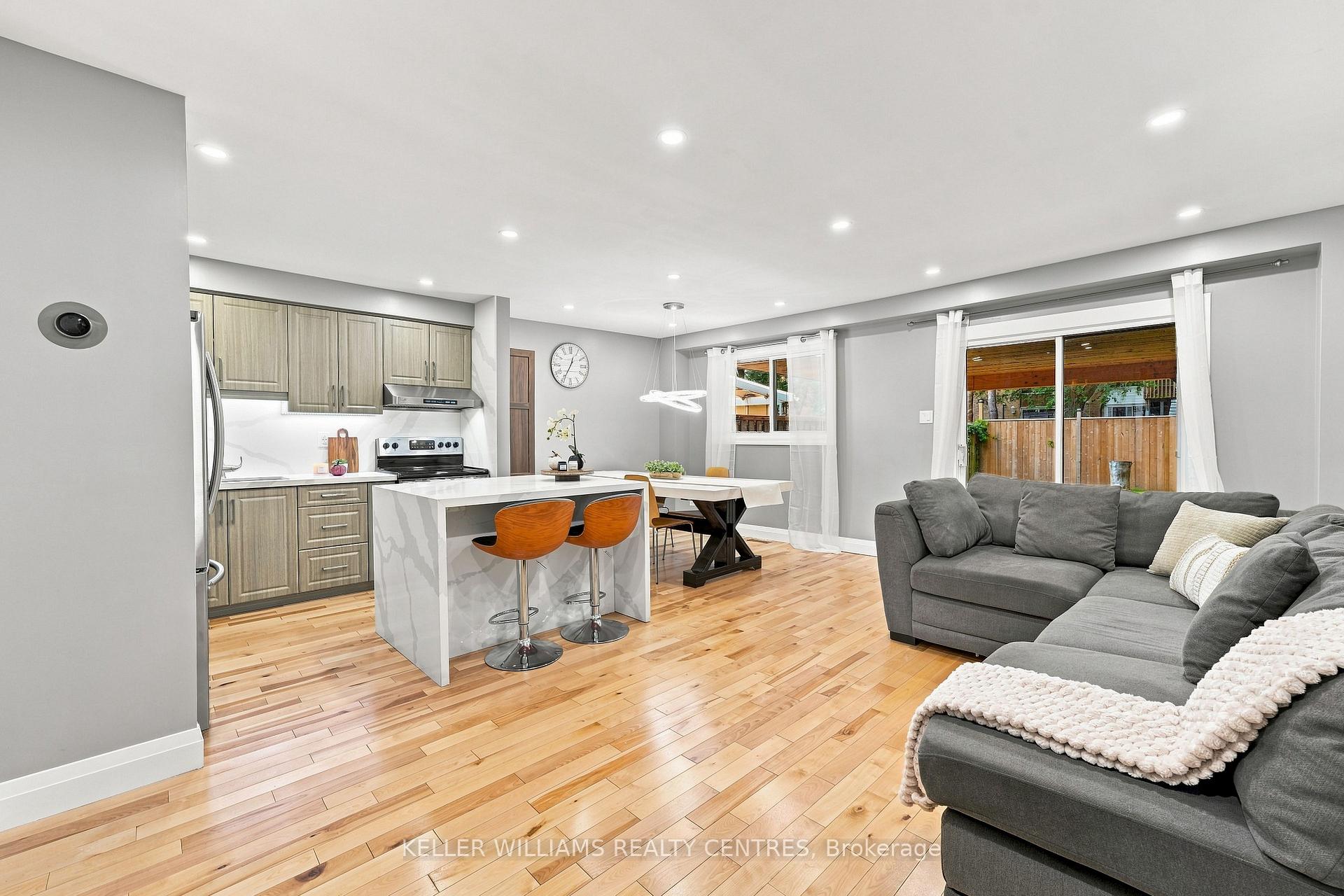 Photo 13 of 36 Chaucer Crescent, Barrie, Letitia Heights — HOMEH