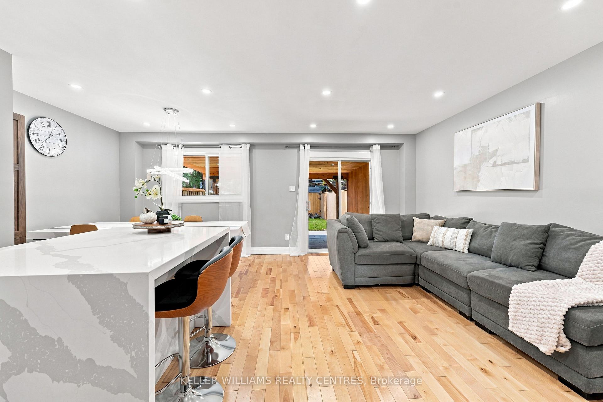 Photo 14 of 36 Chaucer Crescent, Barrie, Letitia Heights — HOMEH