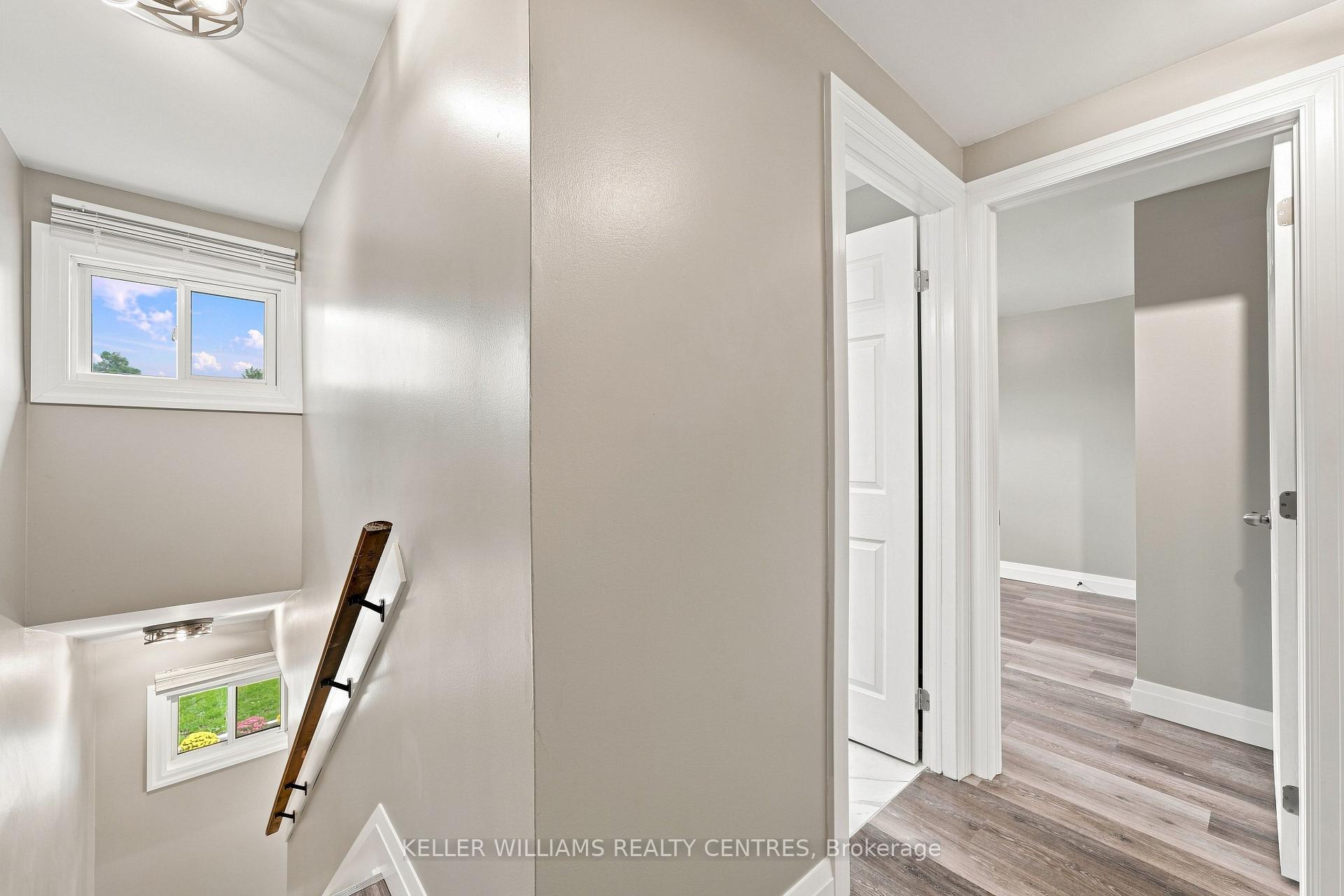 Photo 17 of 36 Chaucer Crescent, Barrie, Letitia Heights — HOMEH