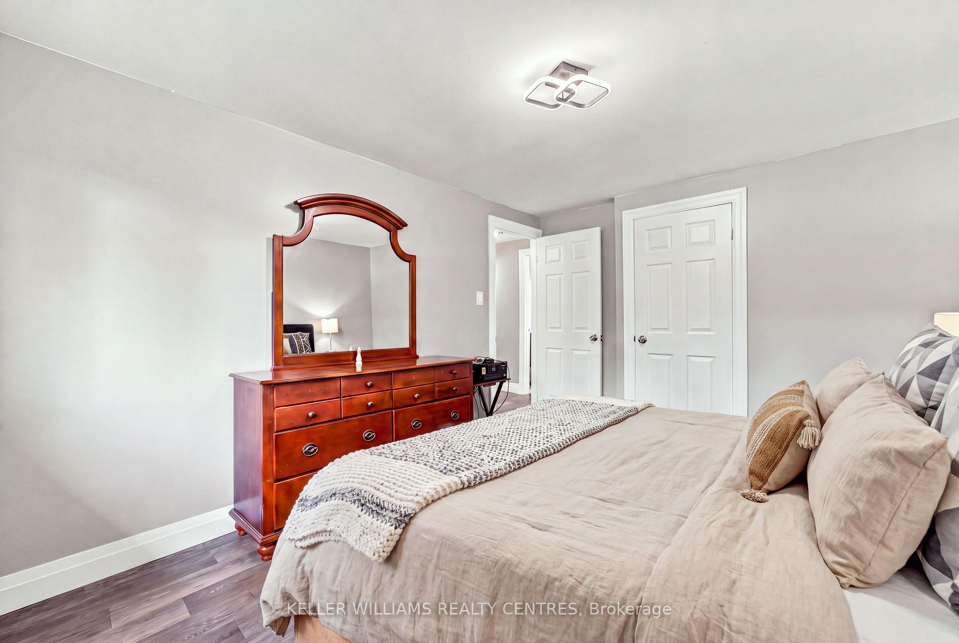 Photo 20 of 36 Chaucer Crescent, Barrie, Letitia Heights — HOMEH
