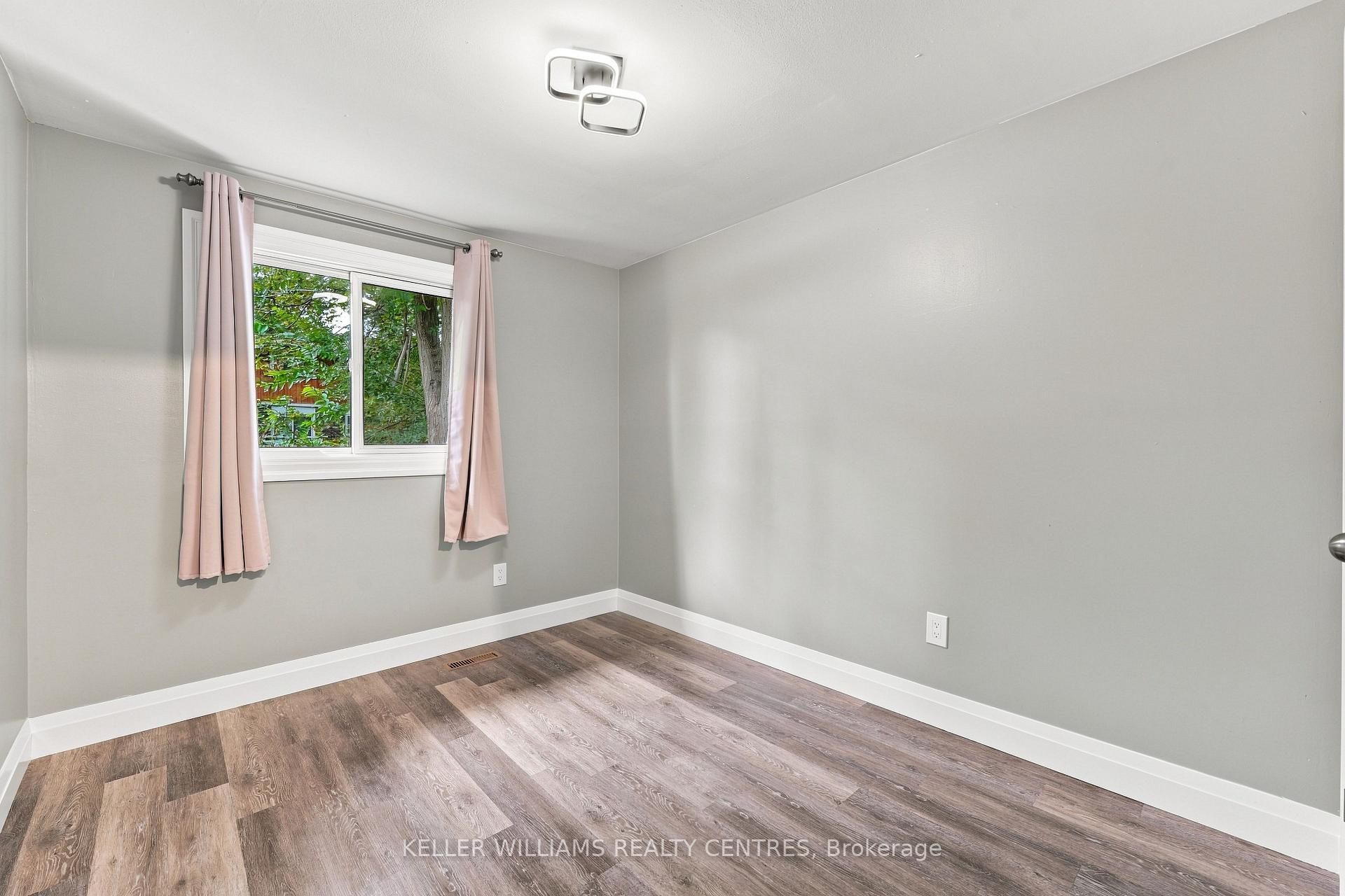 Photo 21 of 36 Chaucer Crescent, Barrie, Letitia Heights — HOMEH