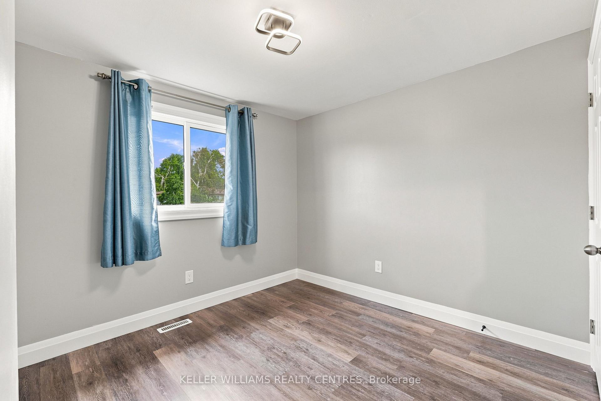 Photo 22 of 36 Chaucer Crescent, Barrie, Letitia Heights — HOMEH