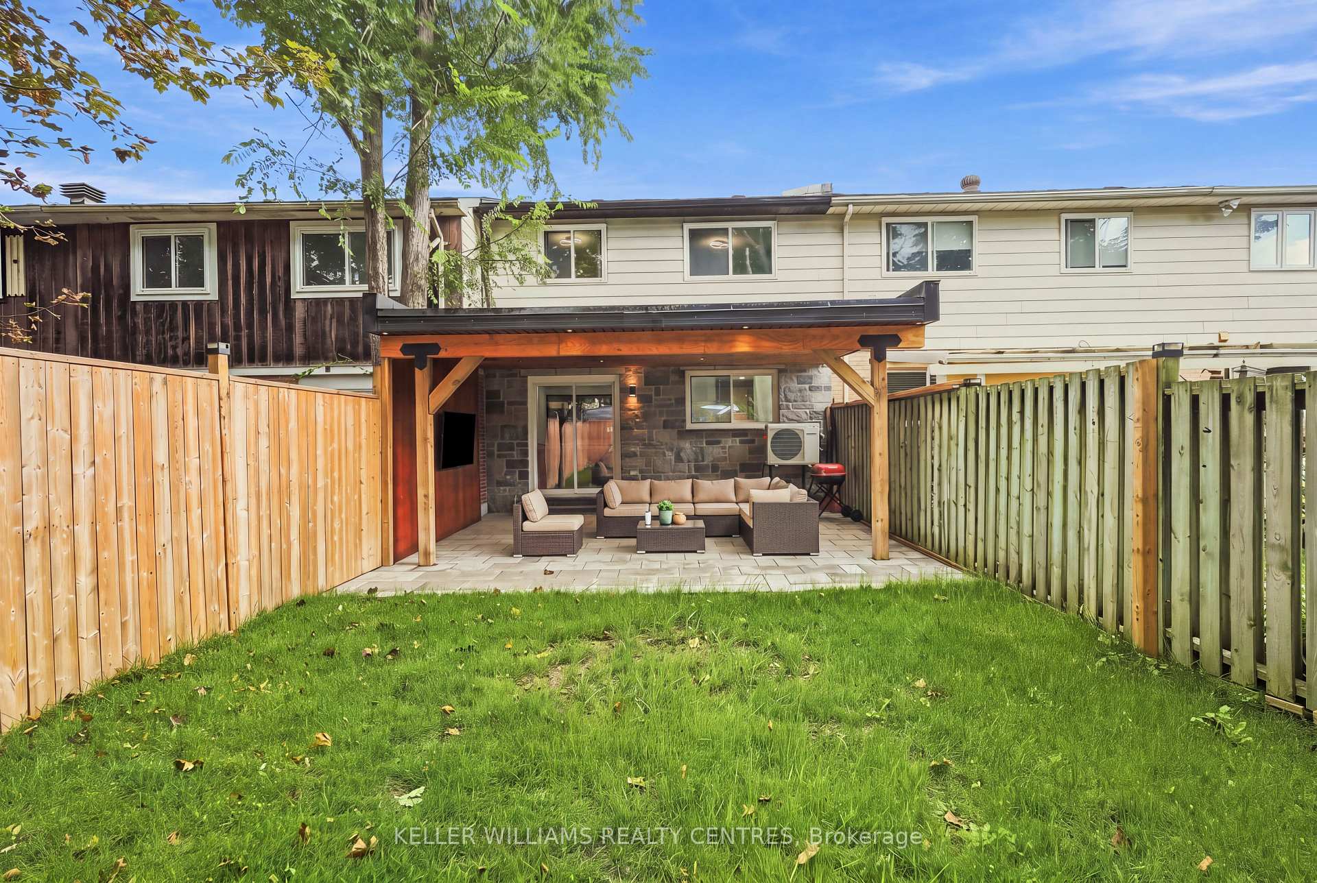 Photo 30 of 36 Chaucer Crescent, Barrie, Letitia Heights — HOMEH