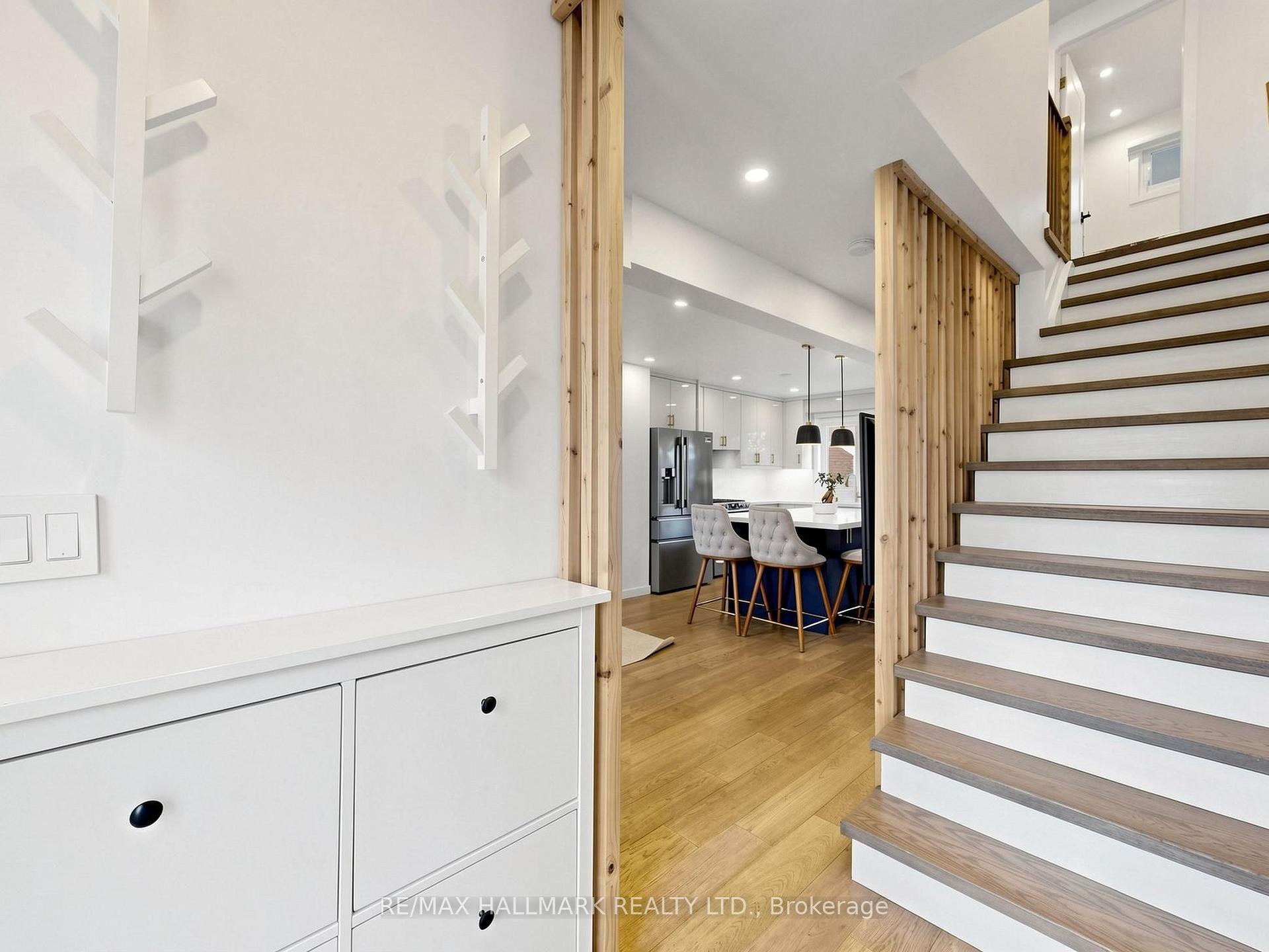 Photo 5 of 400 Handley Crescent, Newmarket, Central Newmarket — HOMEH