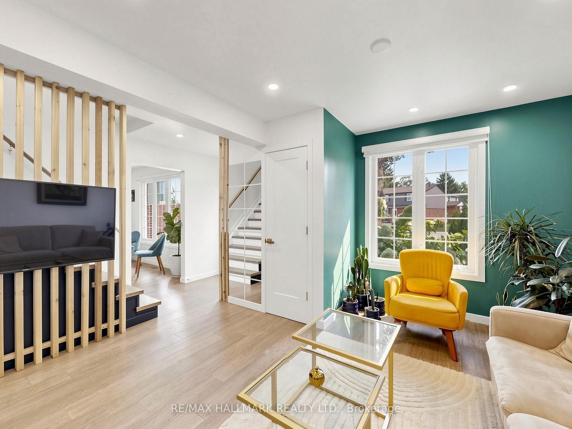 Photo 7 of 400 Handley Crescent, Newmarket, Central Newmarket — HOMEH