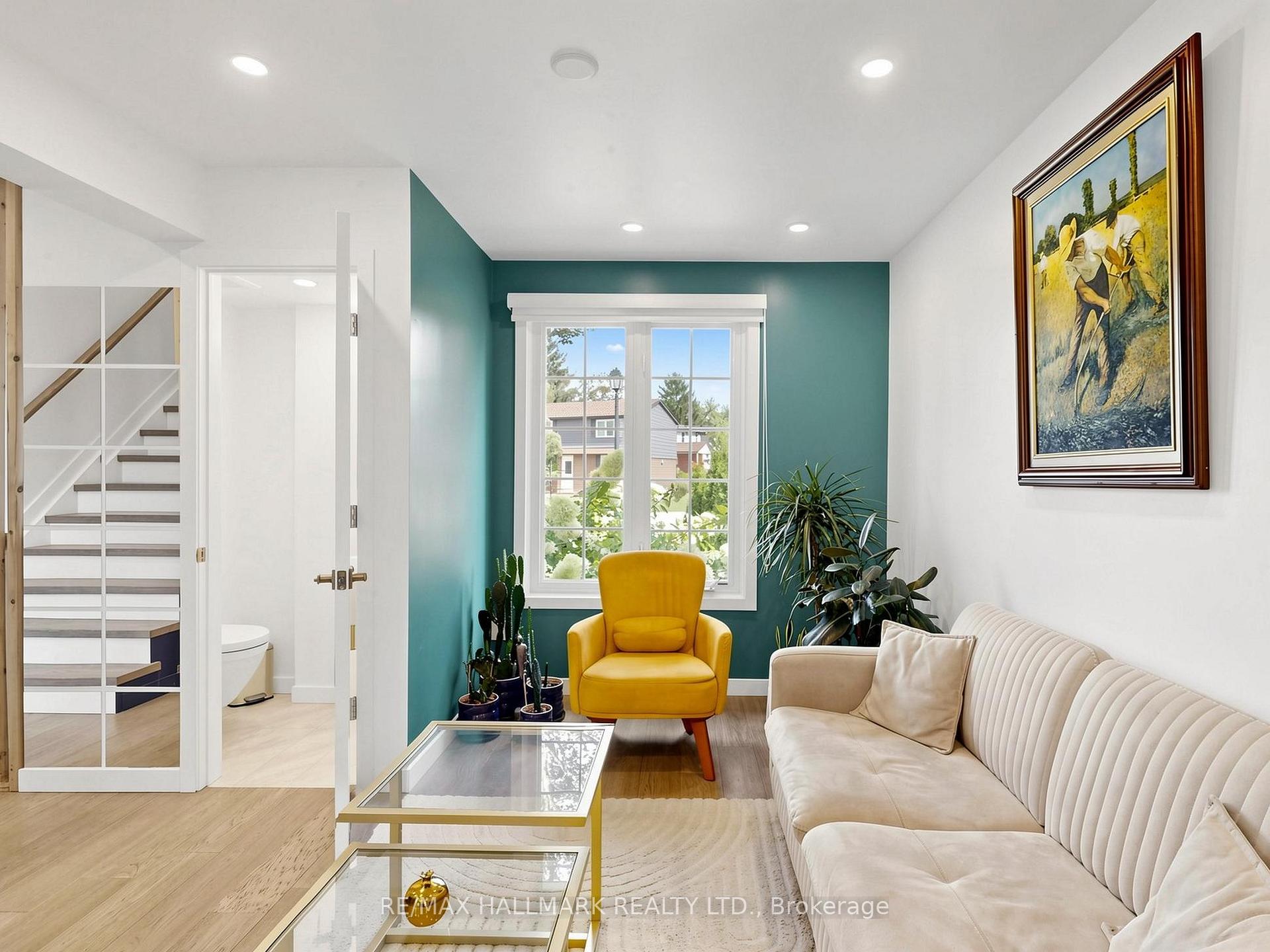 Photo 8 of 400 Handley Crescent, Newmarket, Central Newmarket — HOMEH