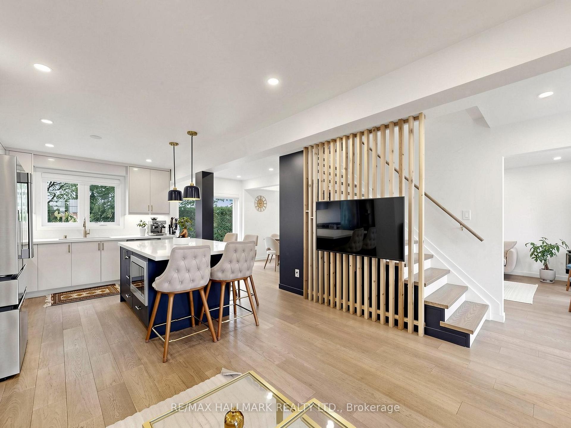 Photo 9 of 400 Handley Crescent, Newmarket, Central Newmarket — HOMEH