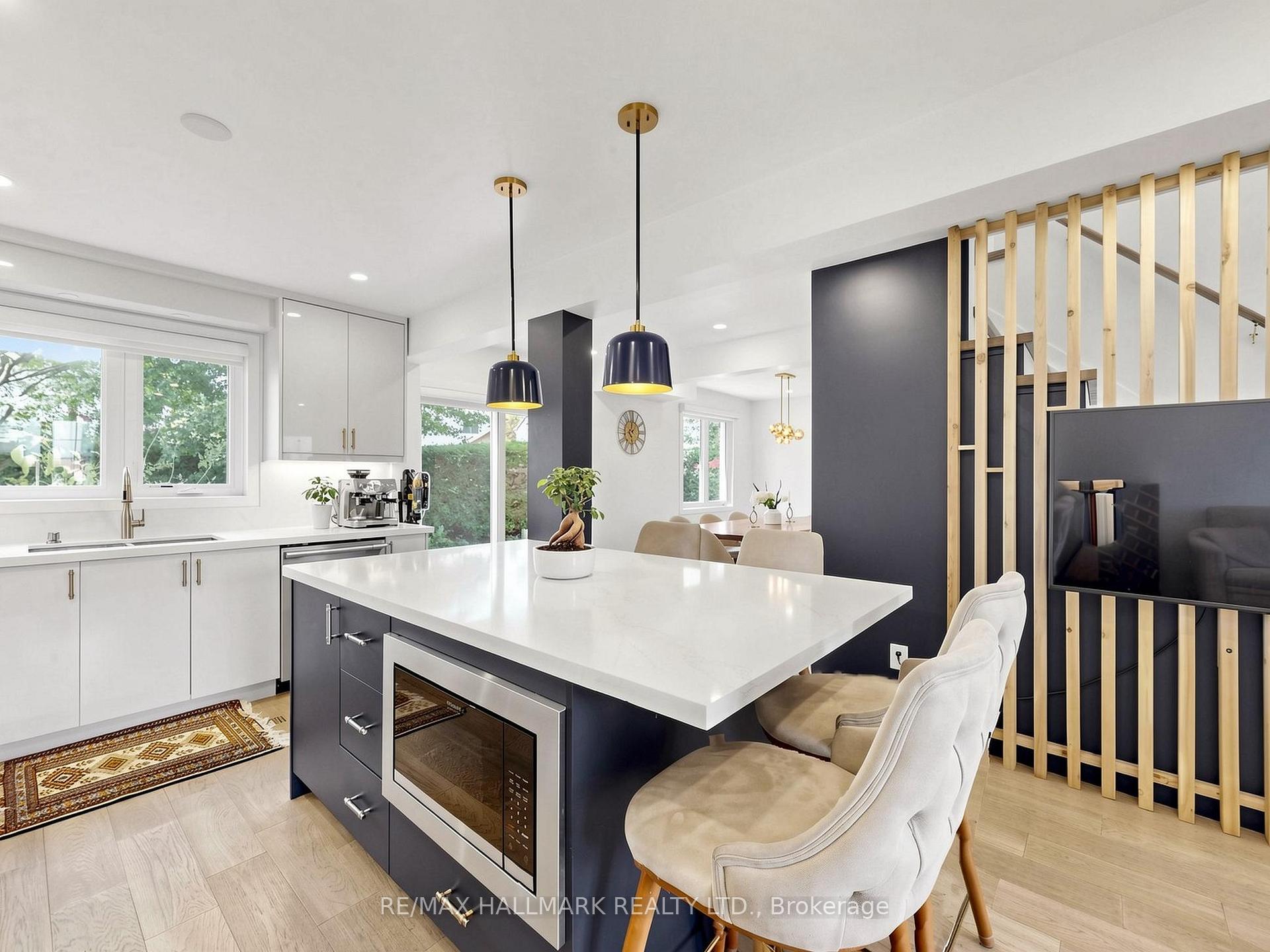 Photo 10 of 400 Handley Crescent, Newmarket, Central Newmarket — HOMEH
