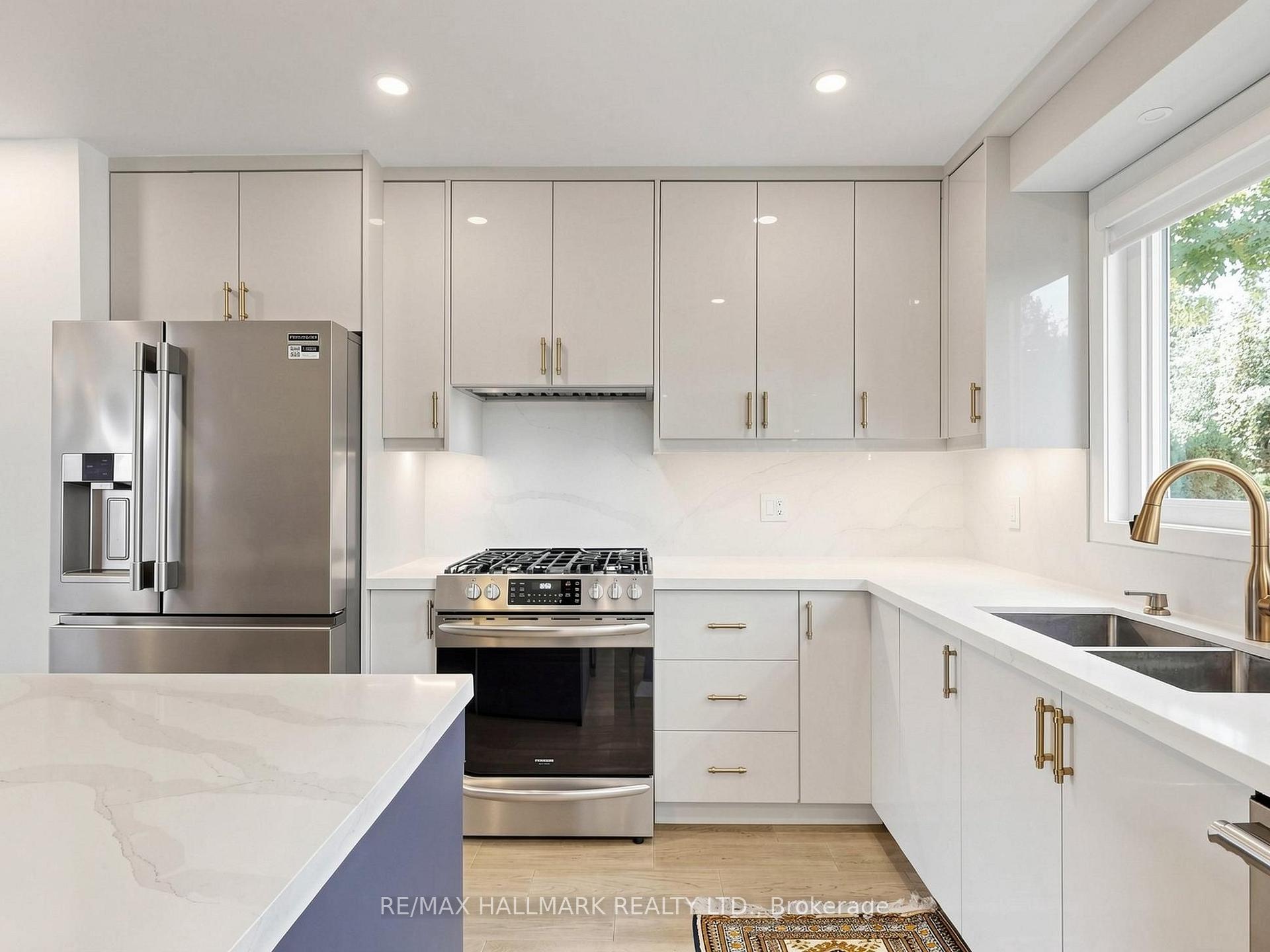 Photo 11 of 400 Handley Crescent, Newmarket, Central Newmarket — HOMEH