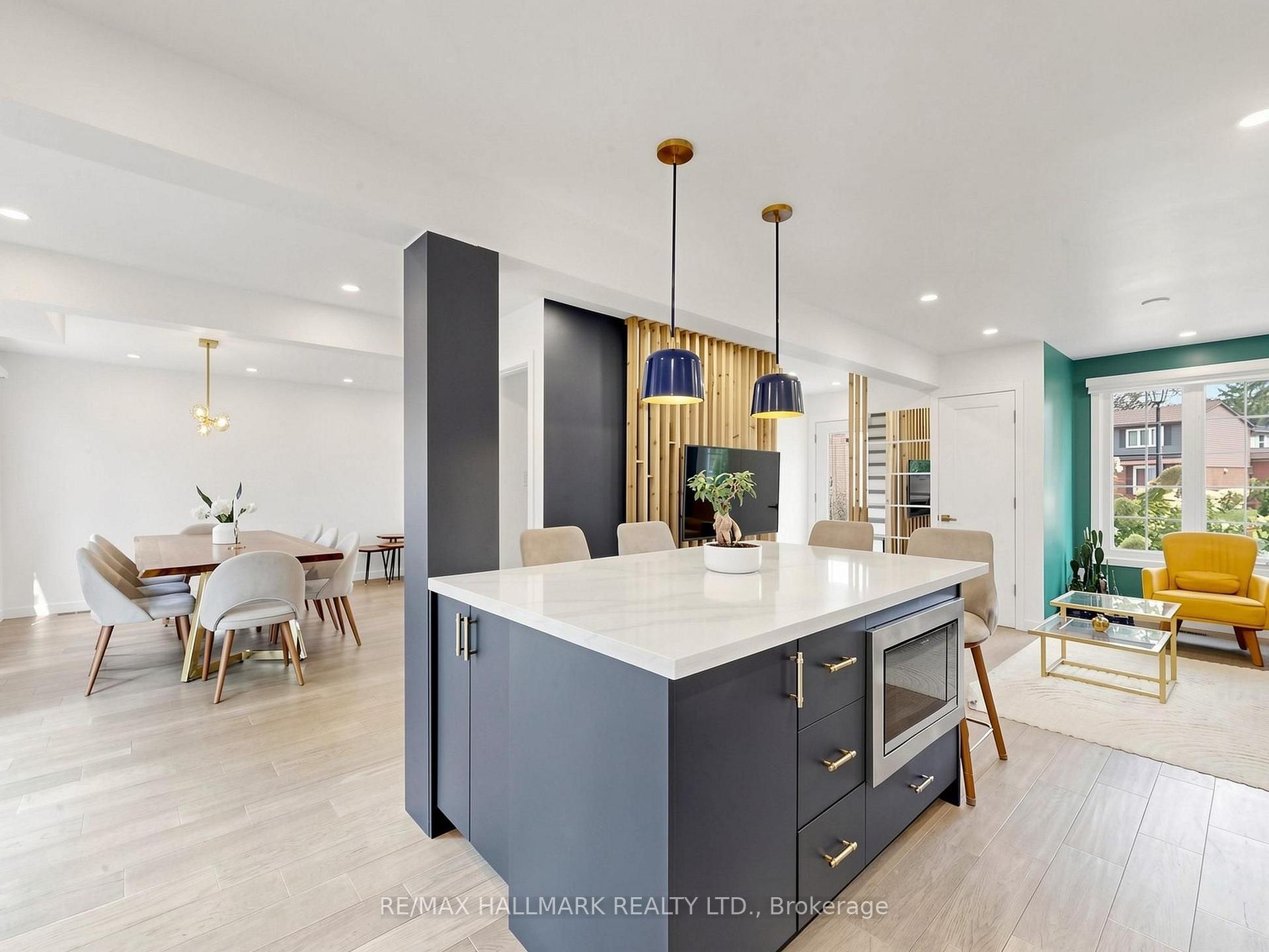 Photo 12 of 400 Handley Crescent, Newmarket, Central Newmarket — HOMEH