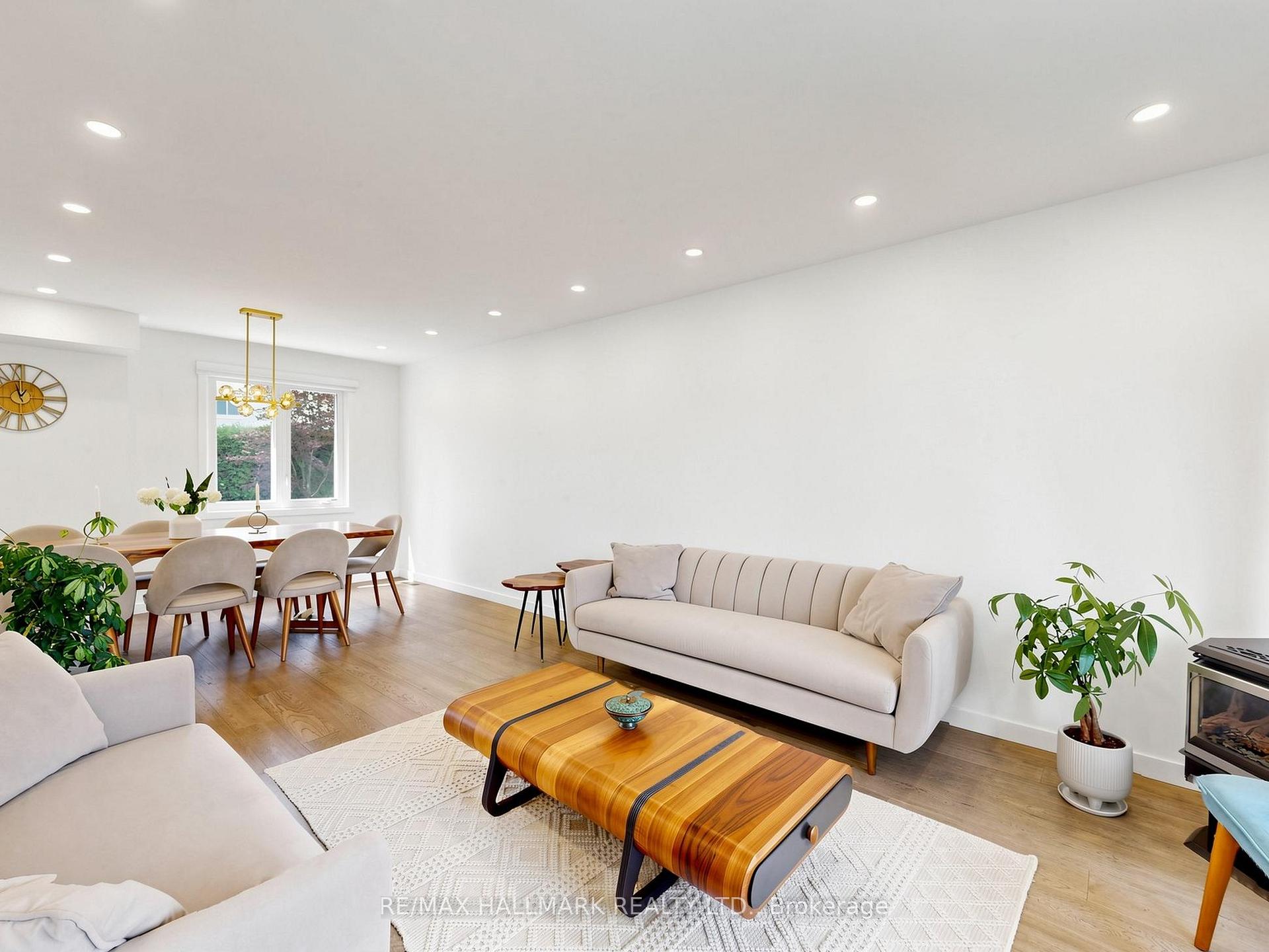 Photo 15 of 400 Handley Crescent, Newmarket, Central Newmarket — HOMEH