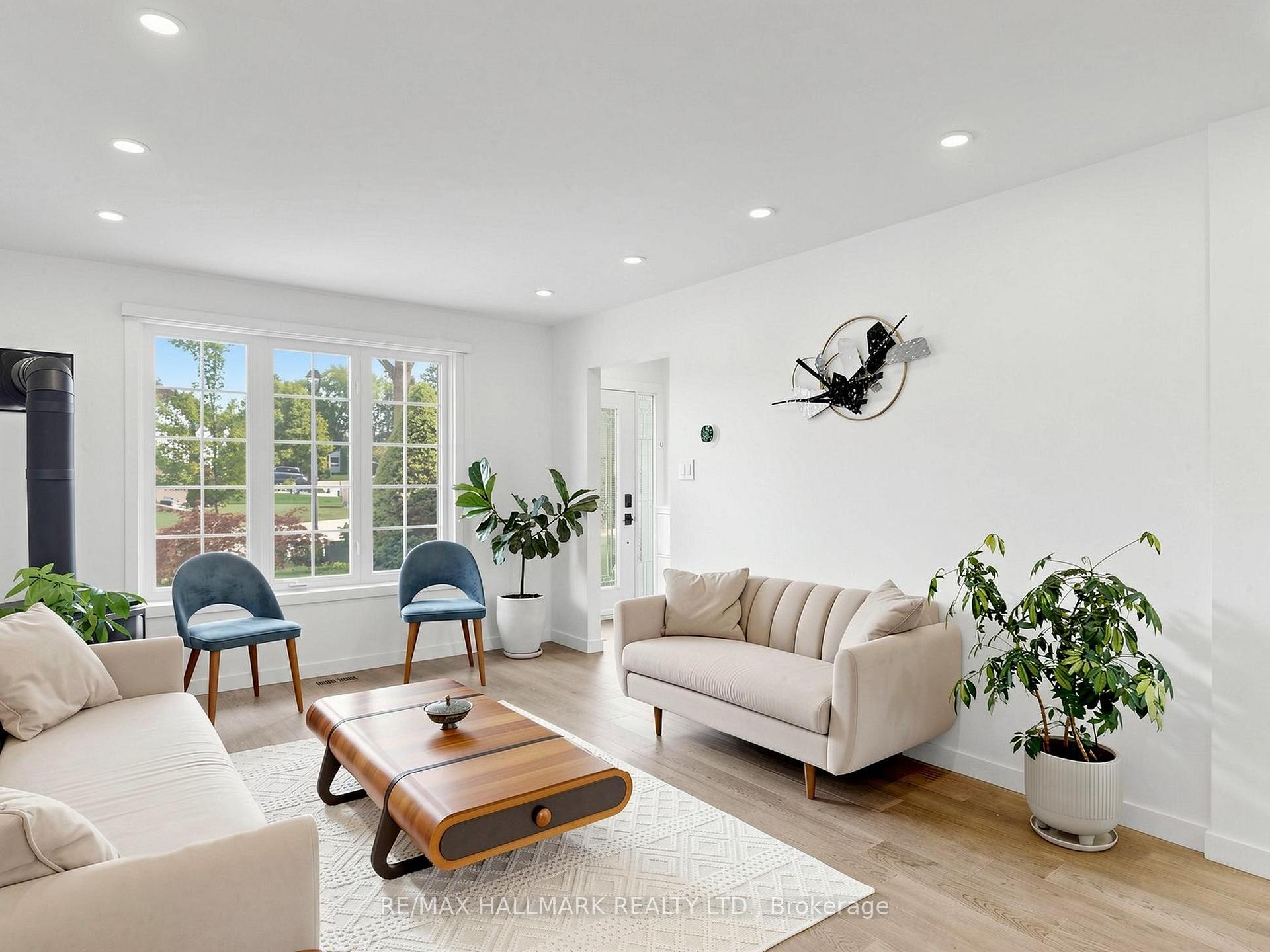 Photo 17 of 400 Handley Crescent, Newmarket, Central Newmarket — HOMEH