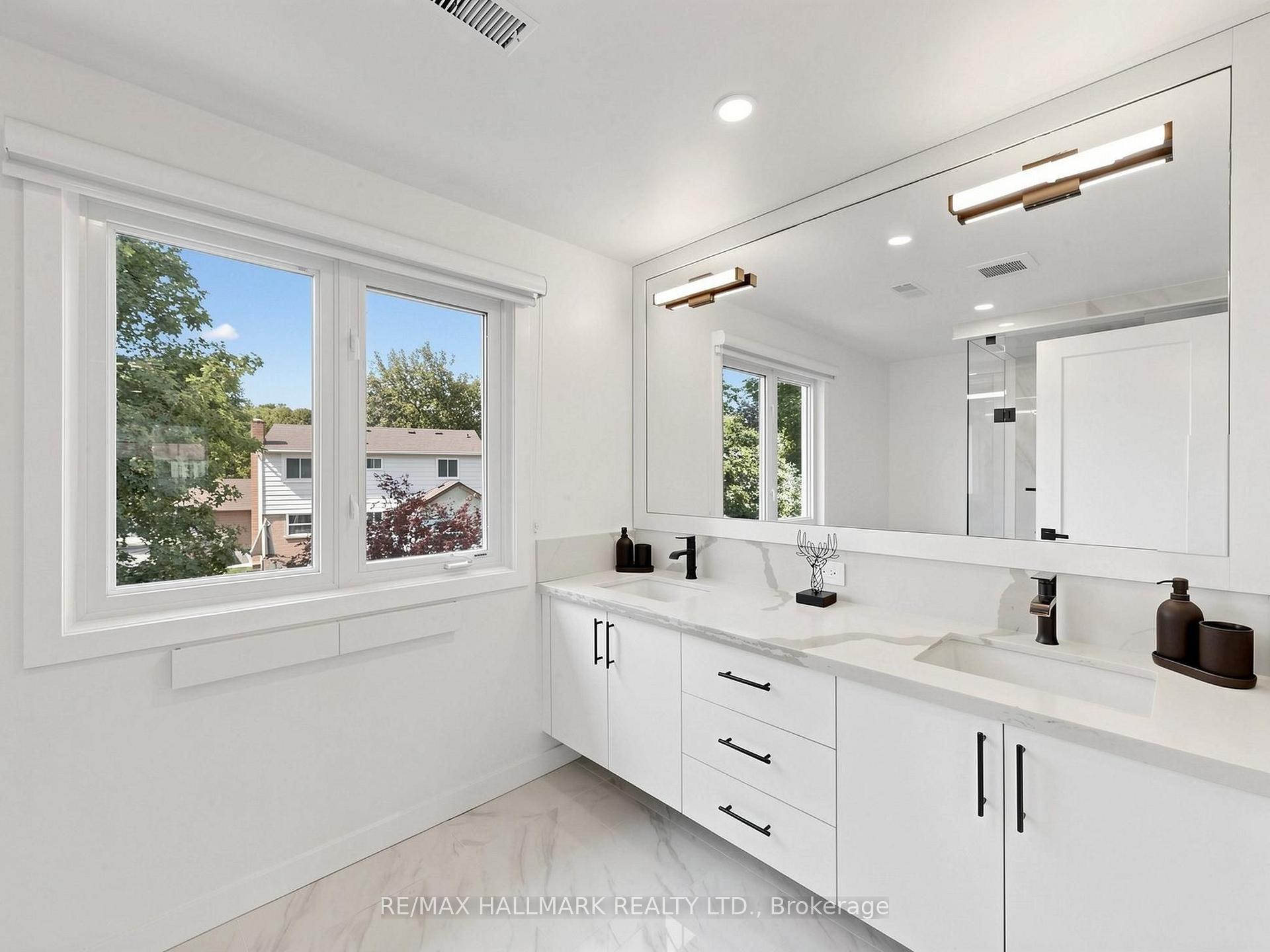 Photo 23 of 400 Handley Crescent, Newmarket, Central Newmarket — HOMEH