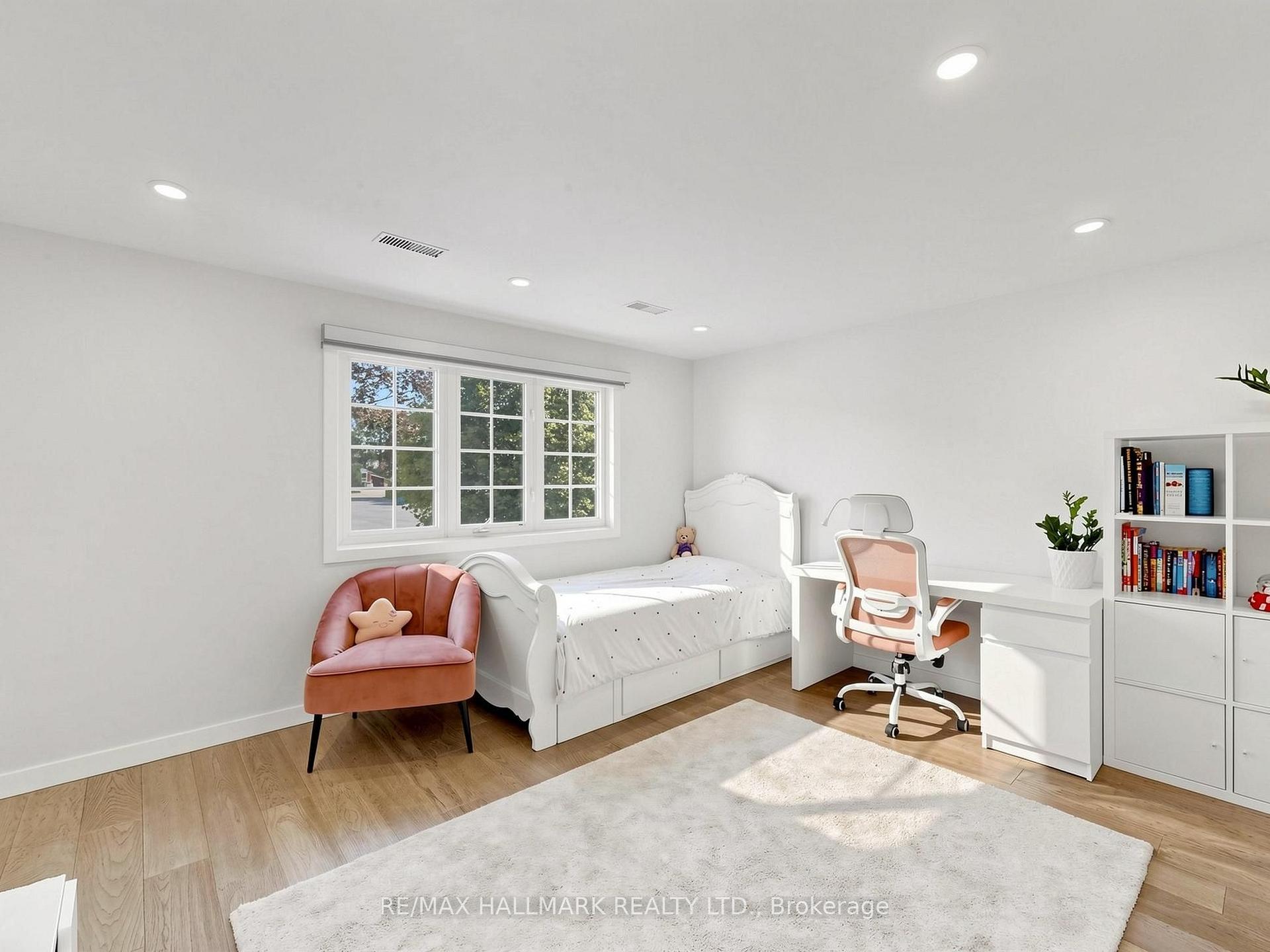 Photo 26 of 400 Handley Crescent, Newmarket, Central Newmarket — HOMEH