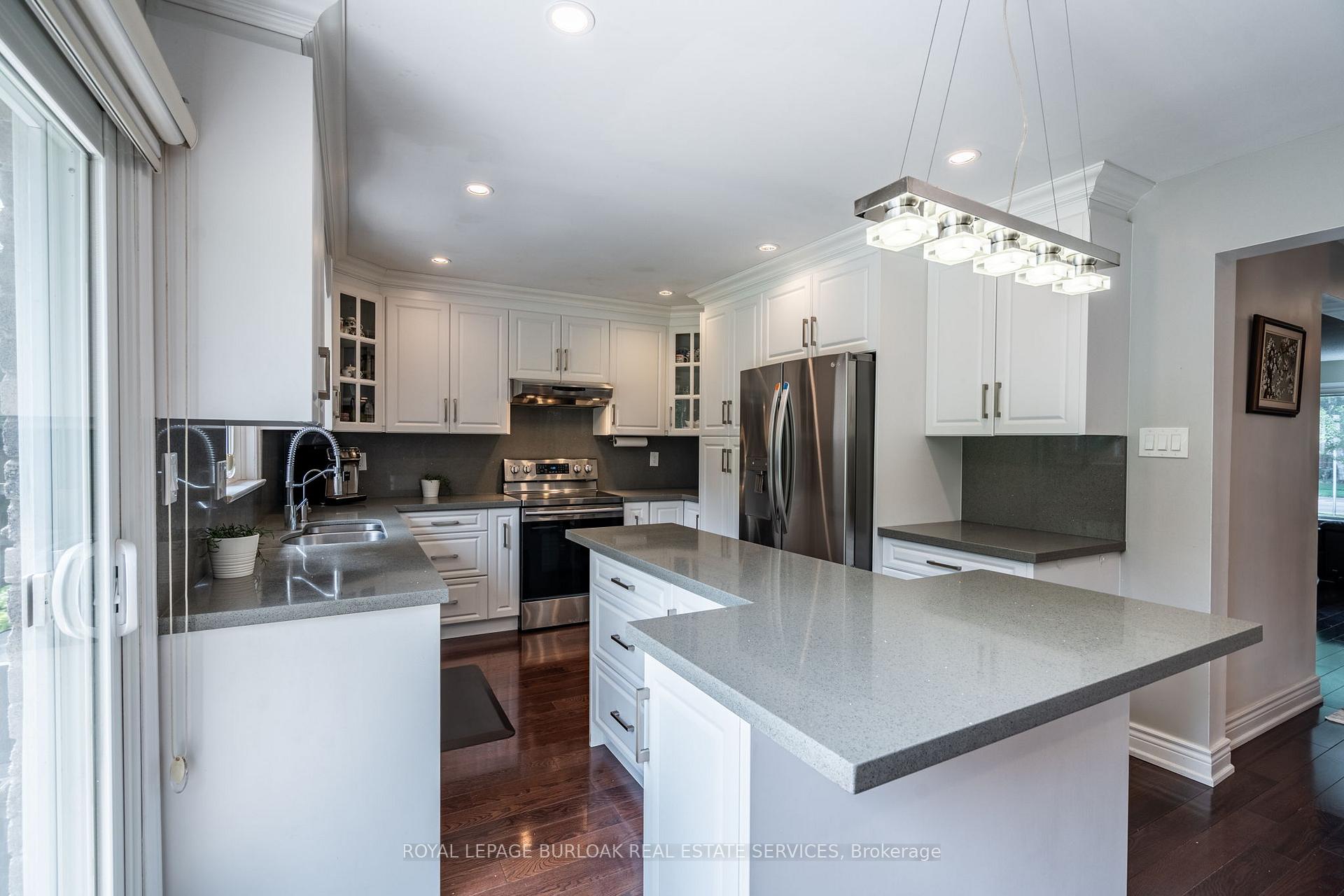 Photo 6 of 2445 Cavendish Drive, Burlington, Brant Hills — HOMEH