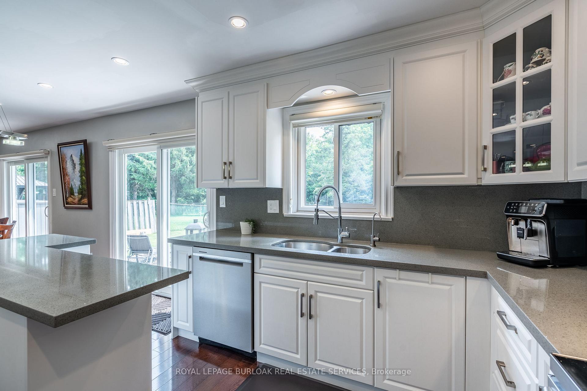 Photo 2 of 2445 Cavendish Drive, Burlington, Brant Hills — HOMEH