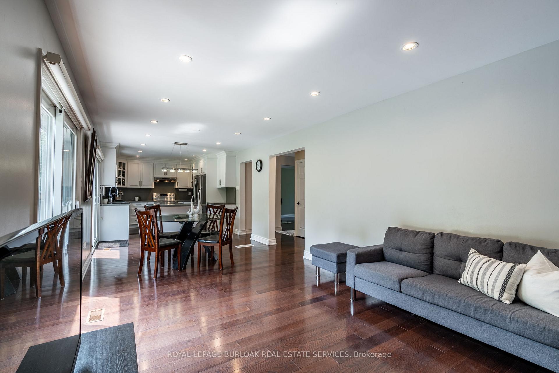 Photo 5 of 2445 Cavendish Drive, Burlington, Brant Hills — HOMEH