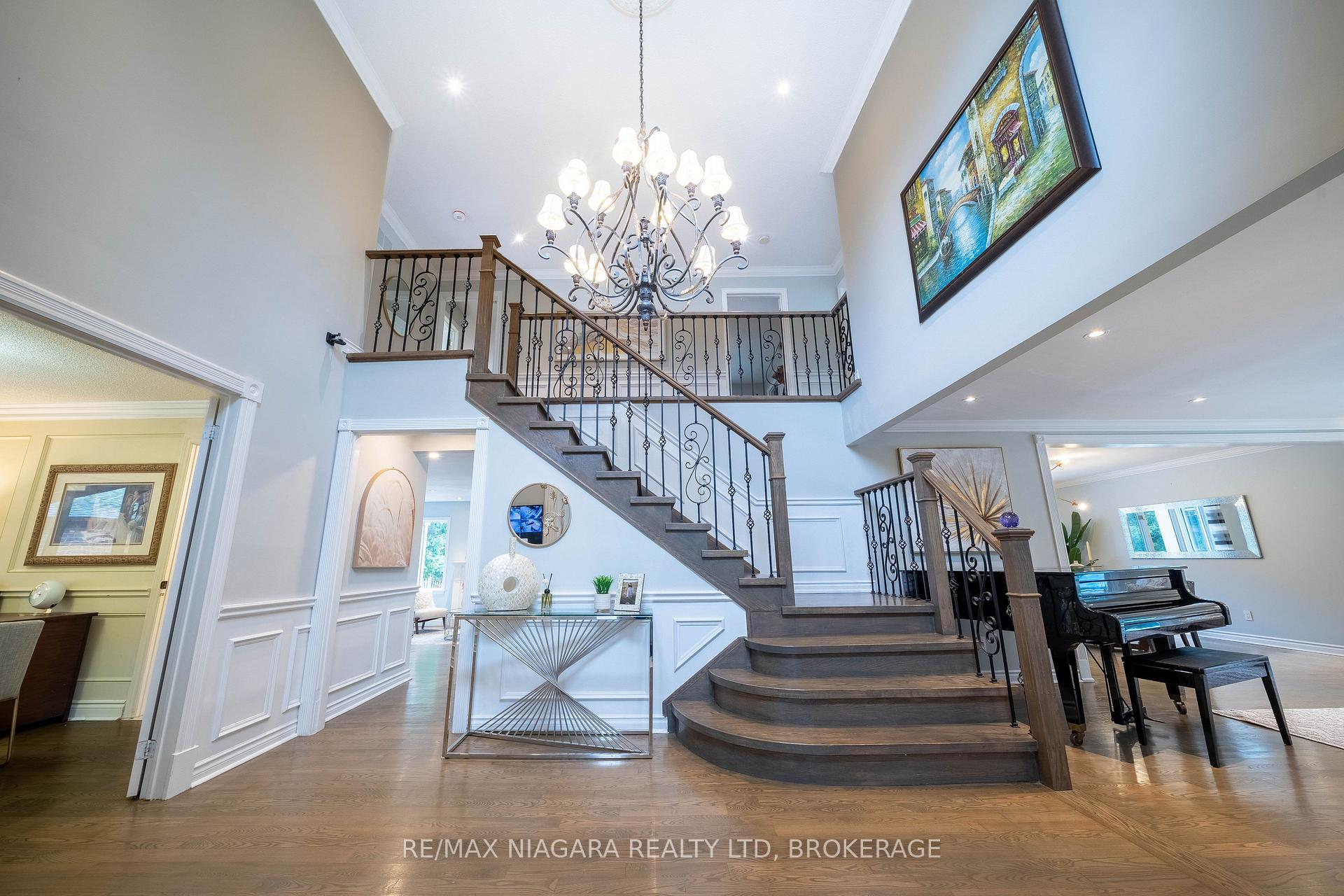 Photo 5 of 2 Aitken Circle, Markham, Unionville — HOMEH