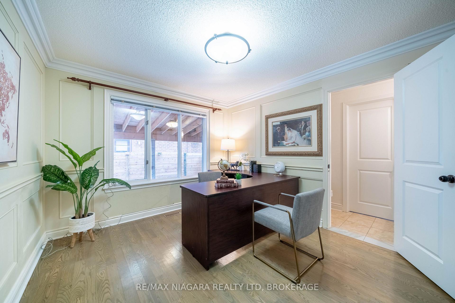 Photo 6 of 2 Aitken Circle, Markham, Unionville — HOMEH