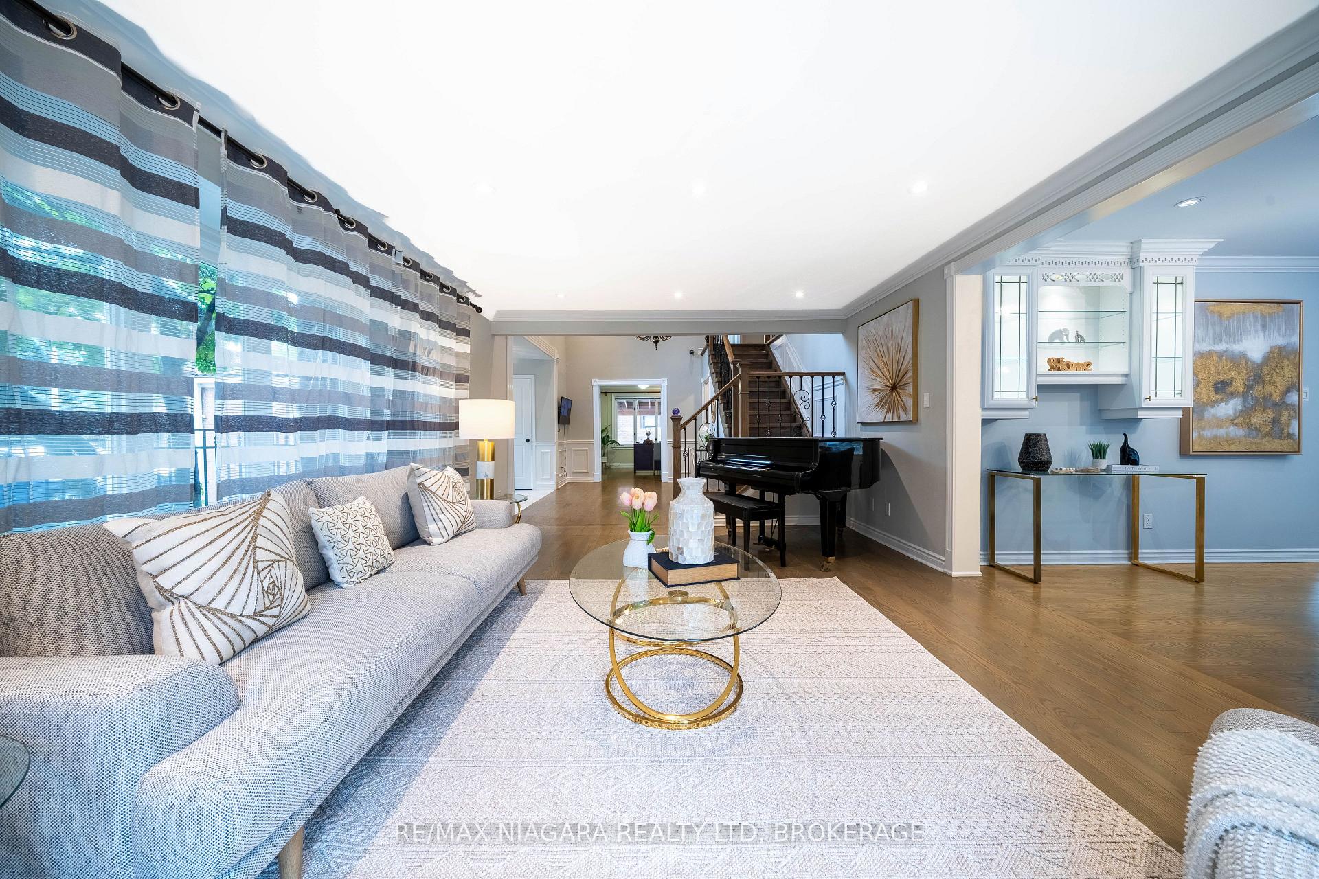 Photo 11 of 2 Aitken Circle, Markham, Unionville — HOMEH