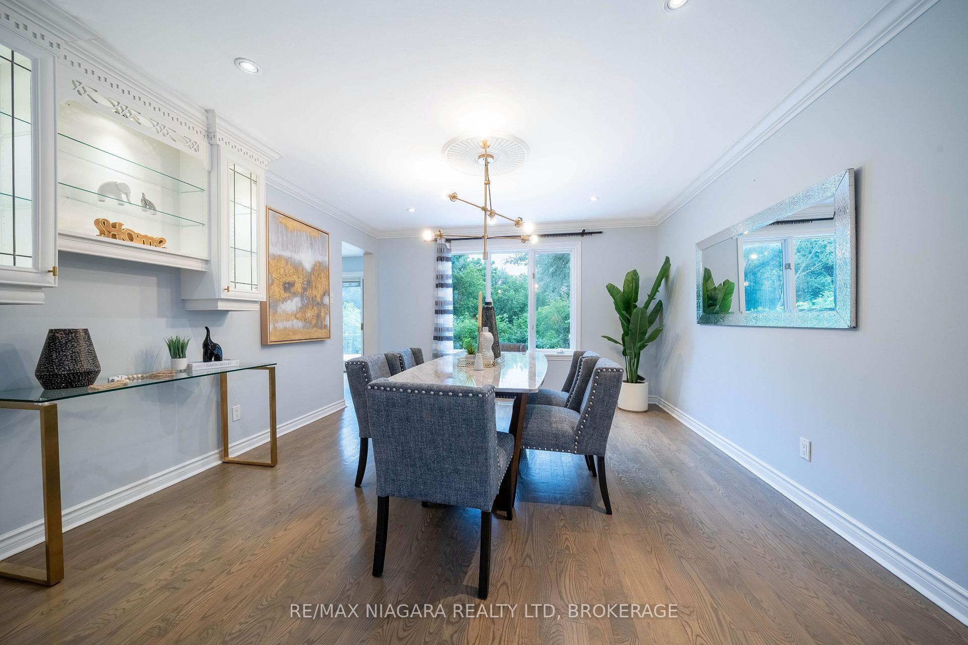 Photo 12 of 2 Aitken Circle, Markham, Unionville — HOMEH