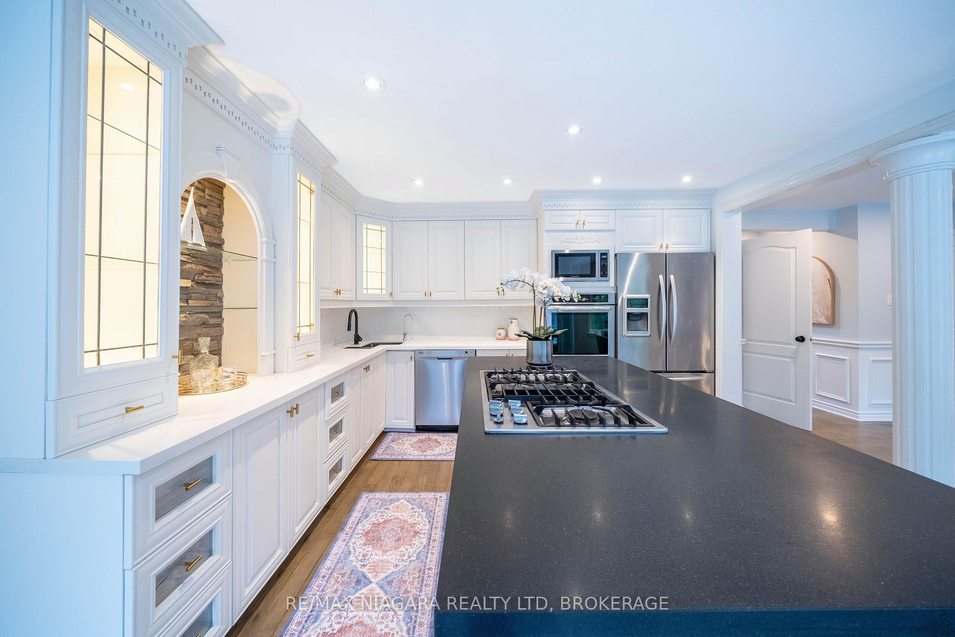 Photo 14 of 2 Aitken Circle, Markham, Unionville — HOMEH