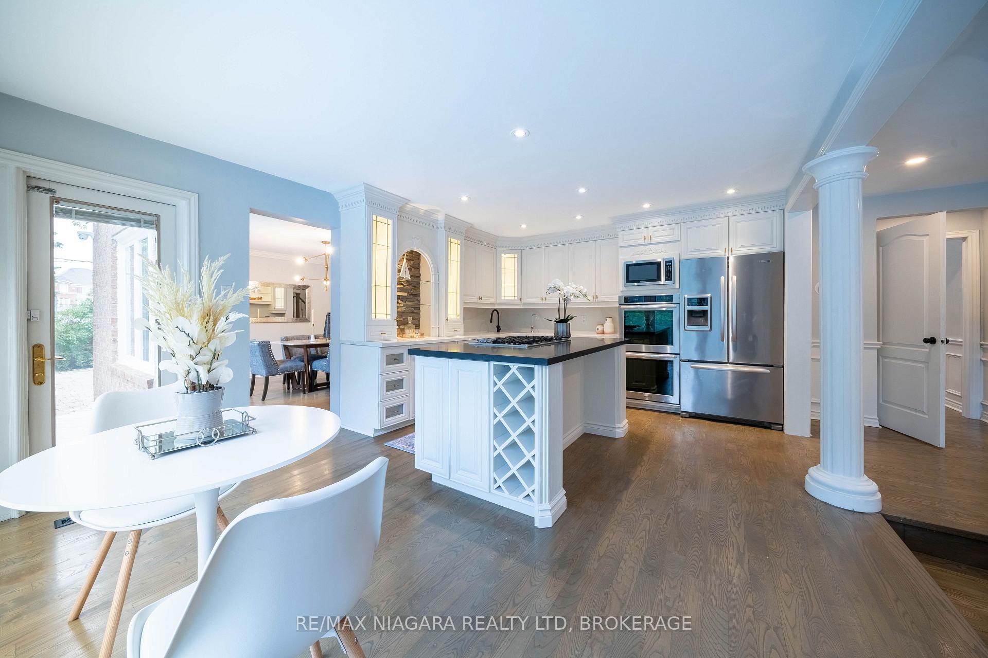 Photo 16 of 2 Aitken Circle, Markham, Unionville — HOMEH