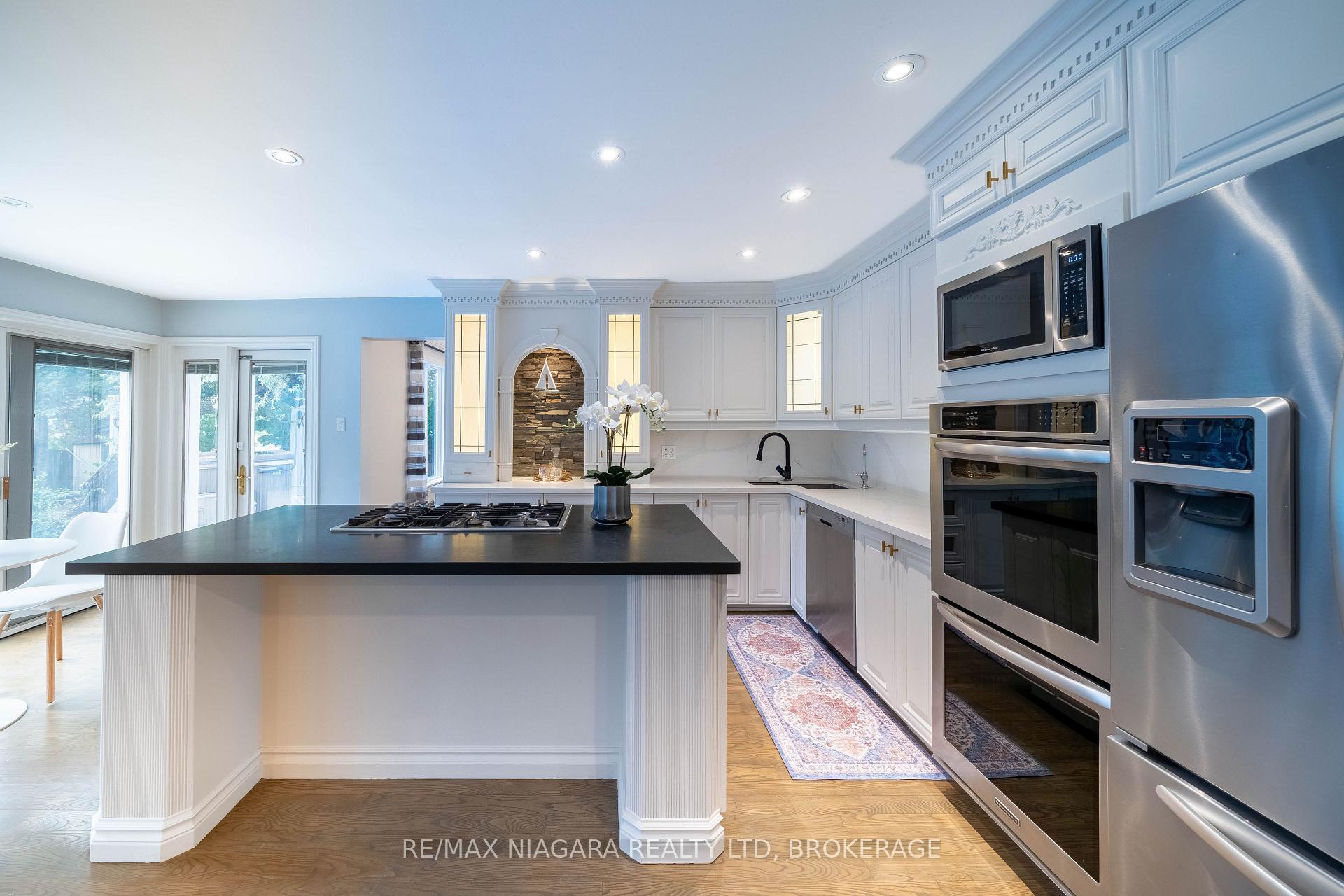 Photo 17 of 2 Aitken Circle, Markham, Unionville — HOMEH