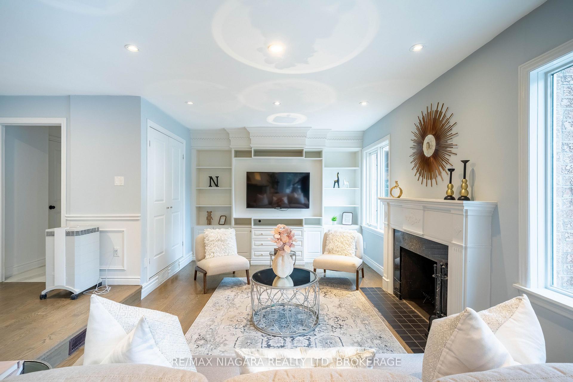 Photo 18 of 2 Aitken Circle, Markham, Unionville — HOMEH