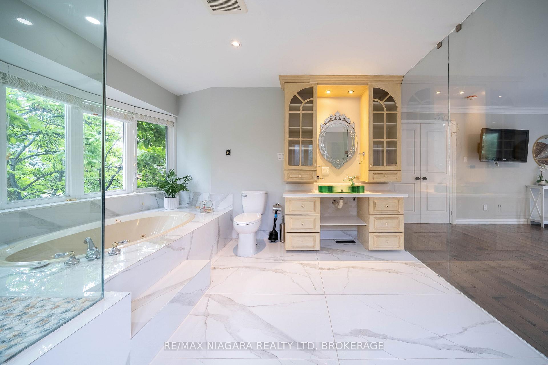 Photo 33 of 2 Aitken Circle, Markham, Unionville — HOMEH
