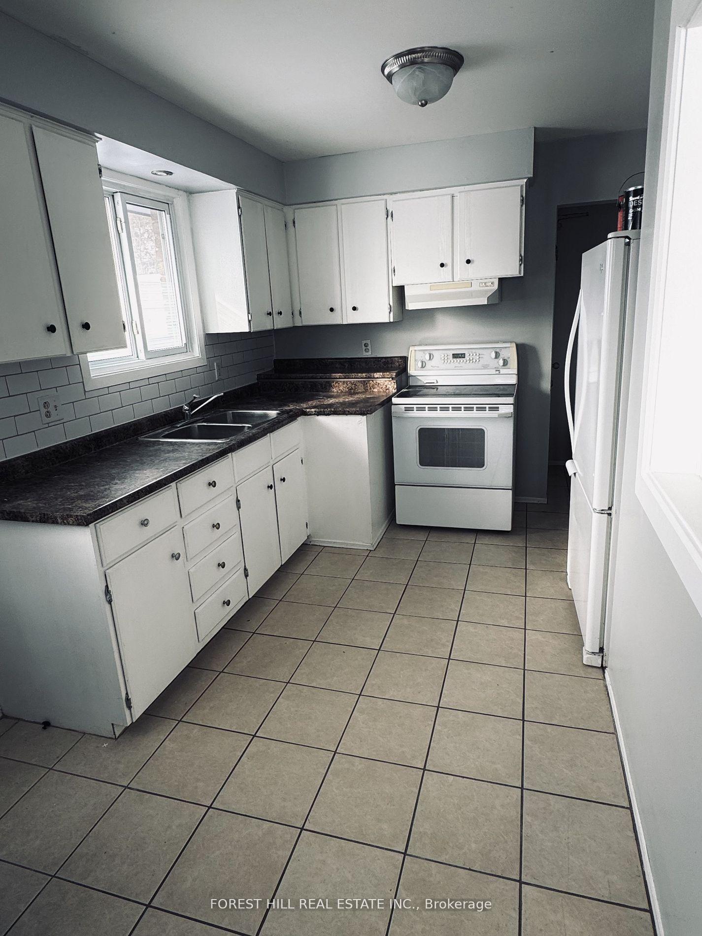 Photo 3 of 30 Bernick Drive, Barrie, Grove East — HOMEH