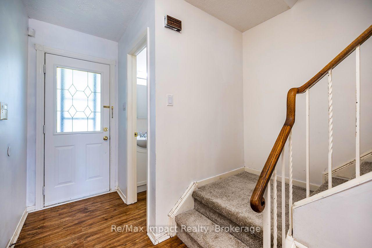 Photo 3 of 25 Tompkins Lane, Ajax, South East — HOMEH