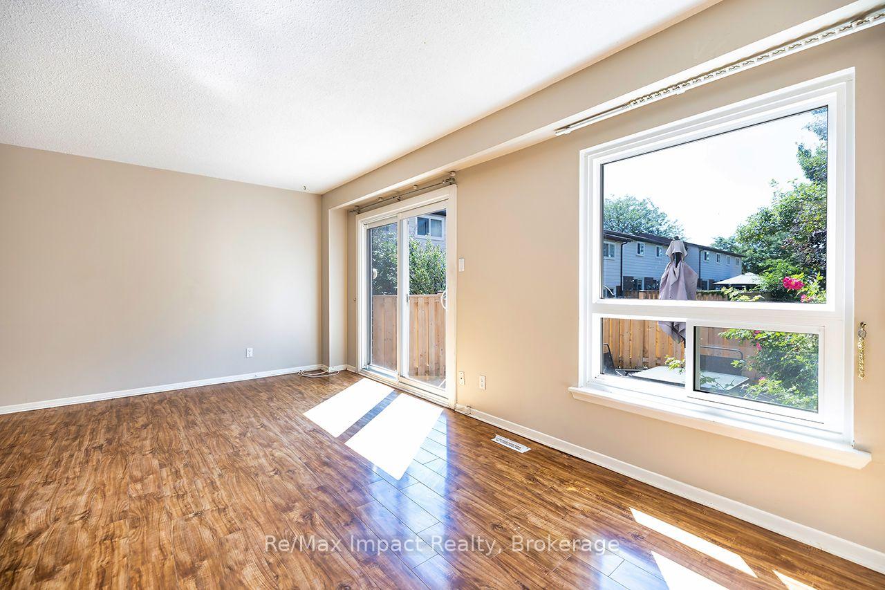 Photo 8 of 25 Tompkins Lane, Ajax, South East — HOMEH
