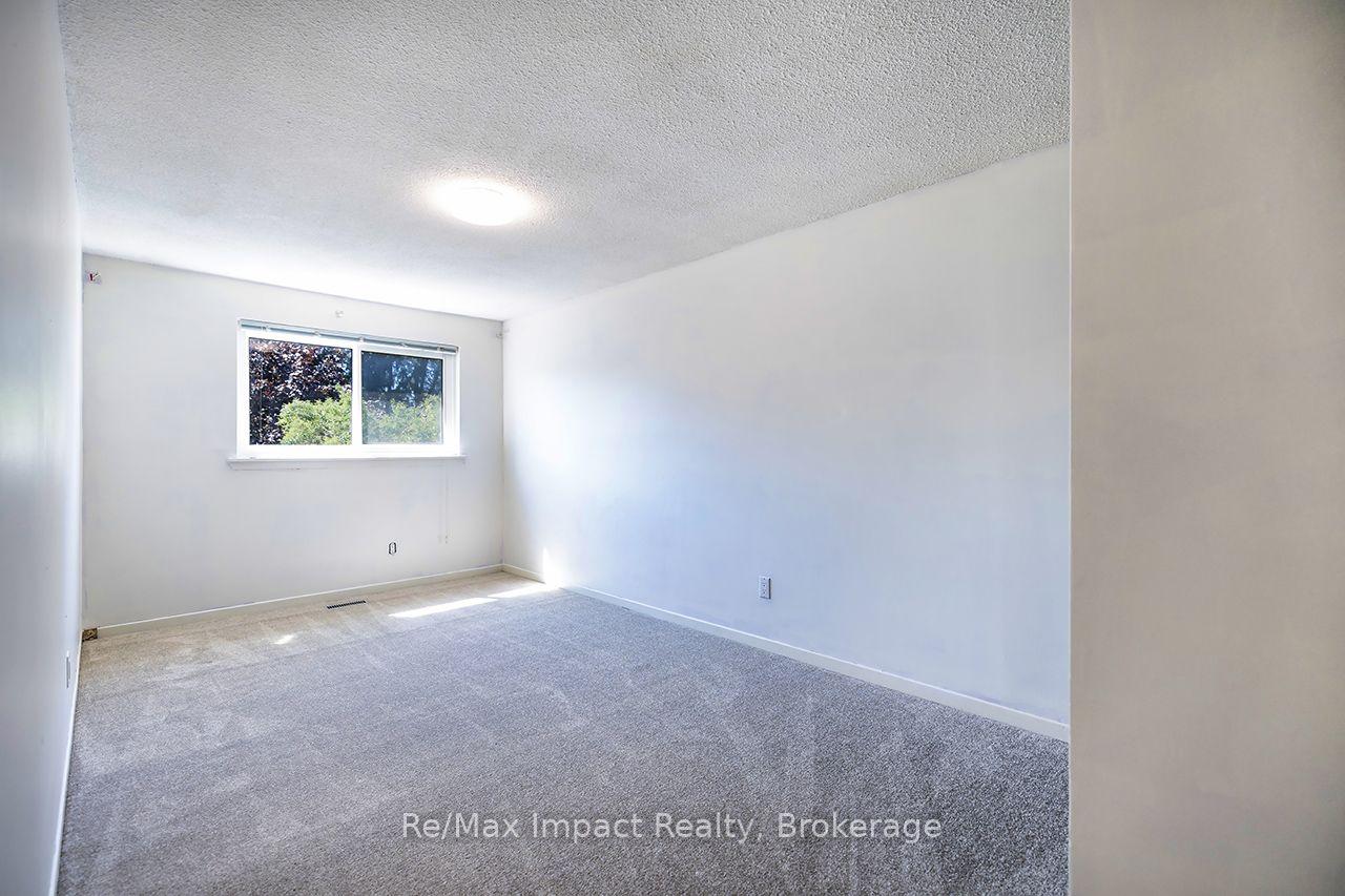 Photo 15 of 25 Tompkins Lane, Ajax, South East — HOMEH