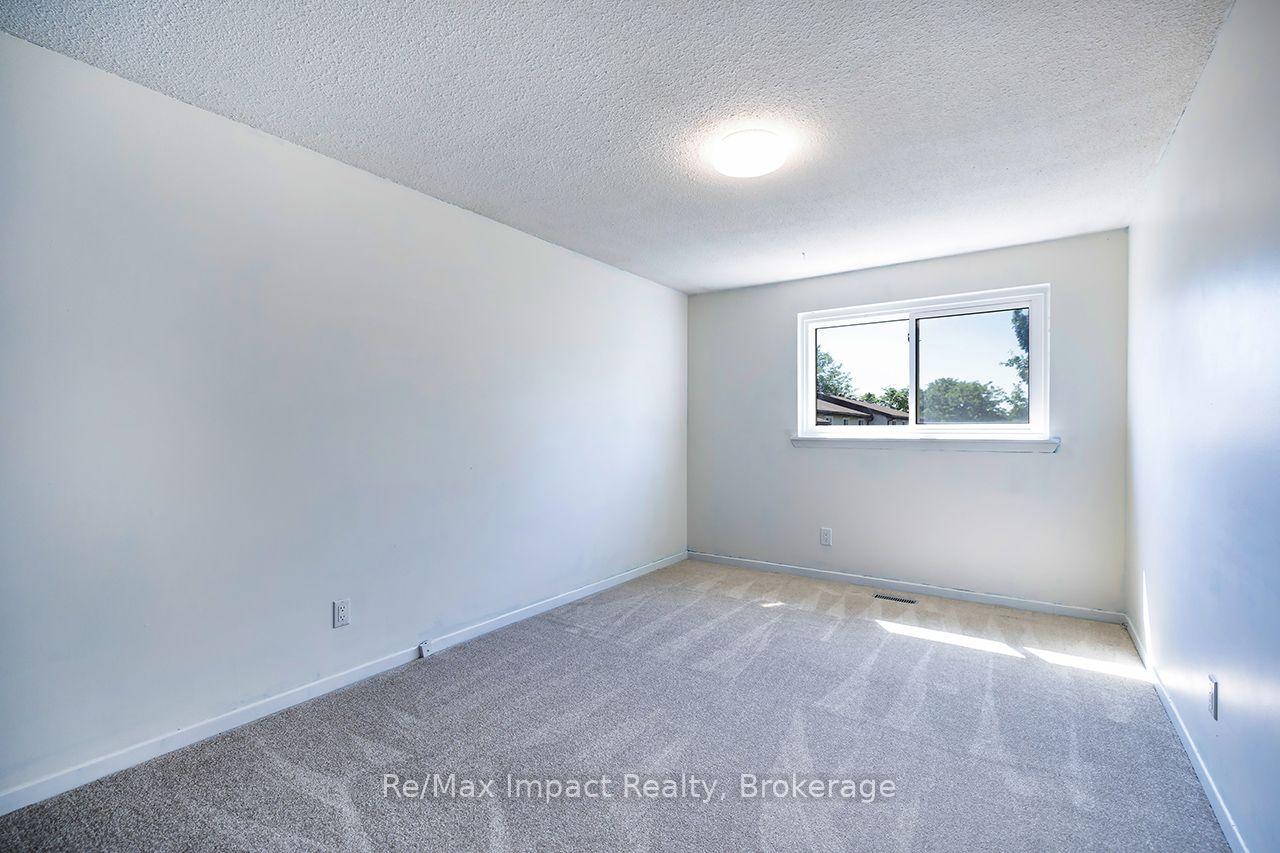 Photo 17 of 25 Tompkins Lane, Ajax, South East — HOMEH