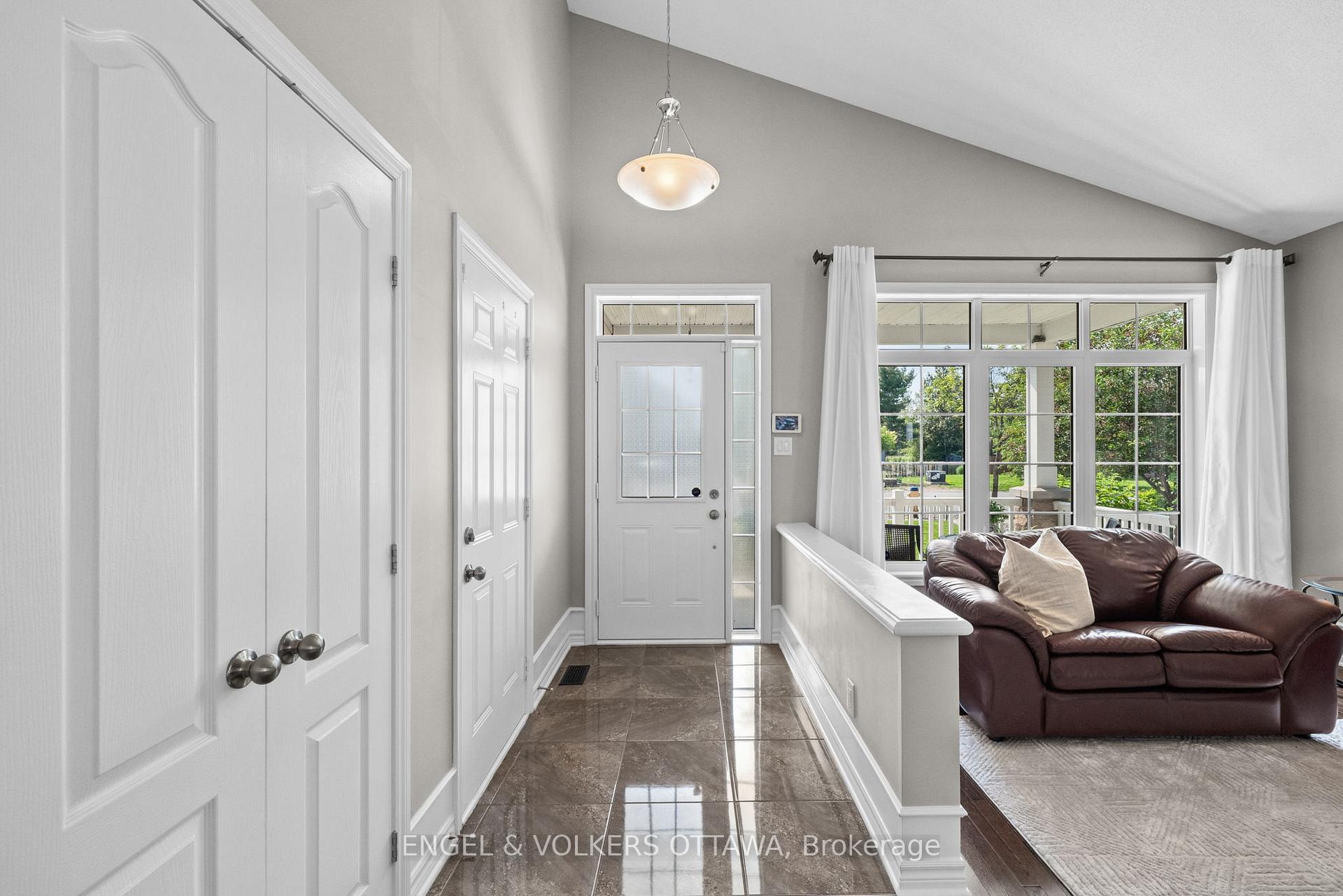 Photo 5 of 112 Equinelle Drive, North Grenville, North Grenville Twp (Kemptville South) — HOMEH