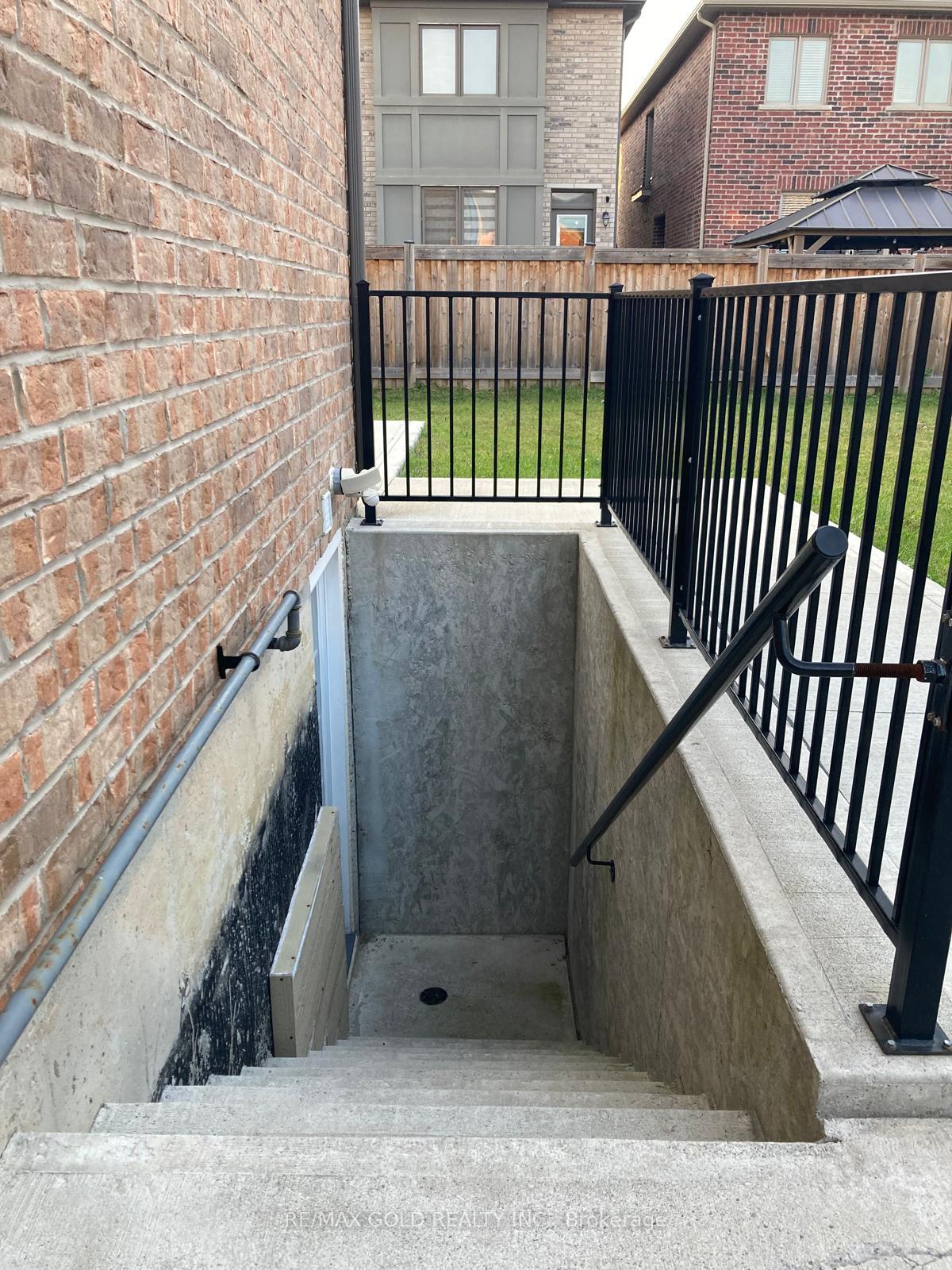 Photo 11 of 36 Cyclone Trail, Brampton, Northwest Brampton — HOMEH