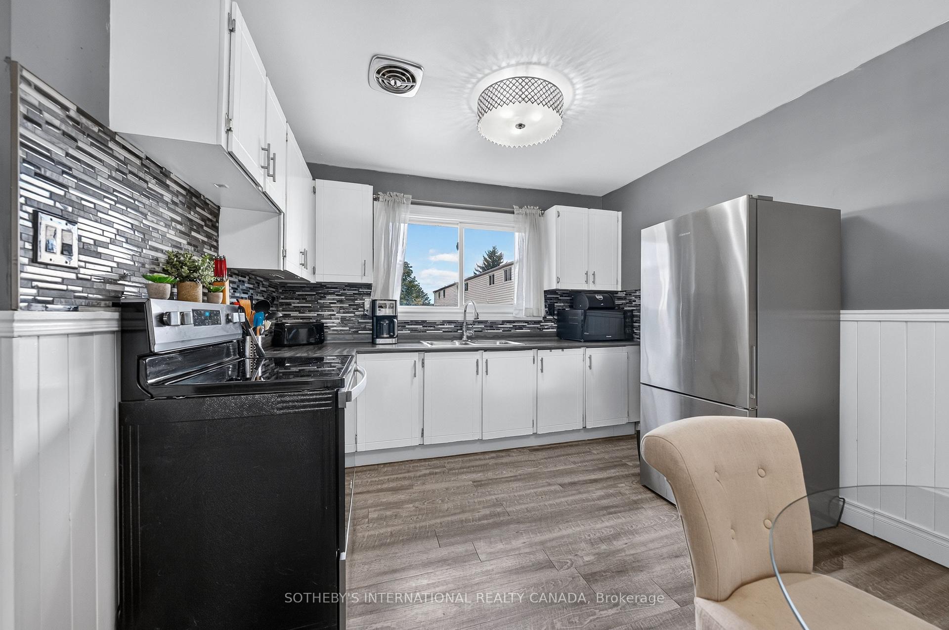 Photo 16 of Unit D, 164 Henry Street, Brantford, Braneida Industrial Park — HOMEH
