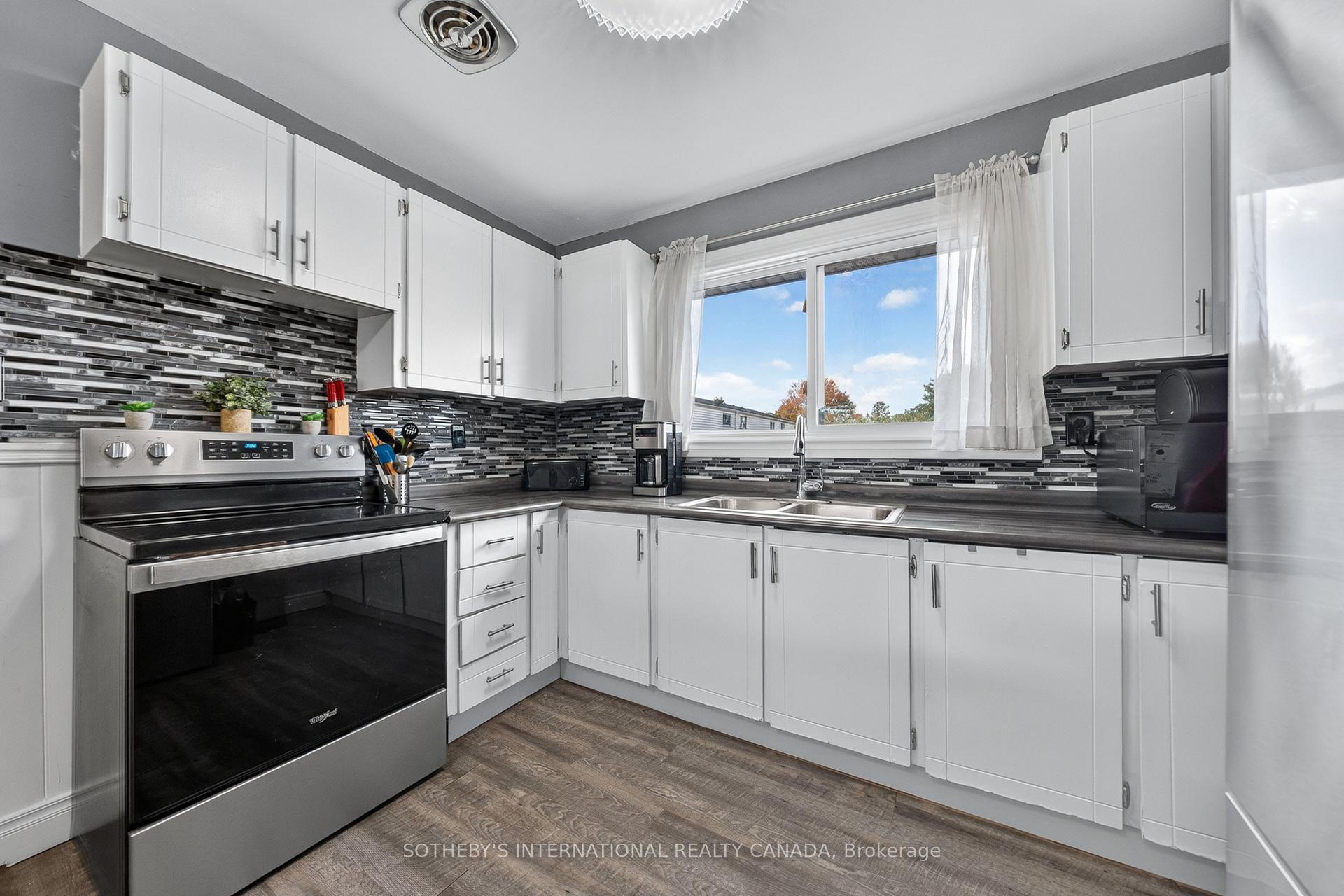 Photo 18 of Unit D, 164 Henry Street, Brantford, Braneida Industrial Park — HOMEH