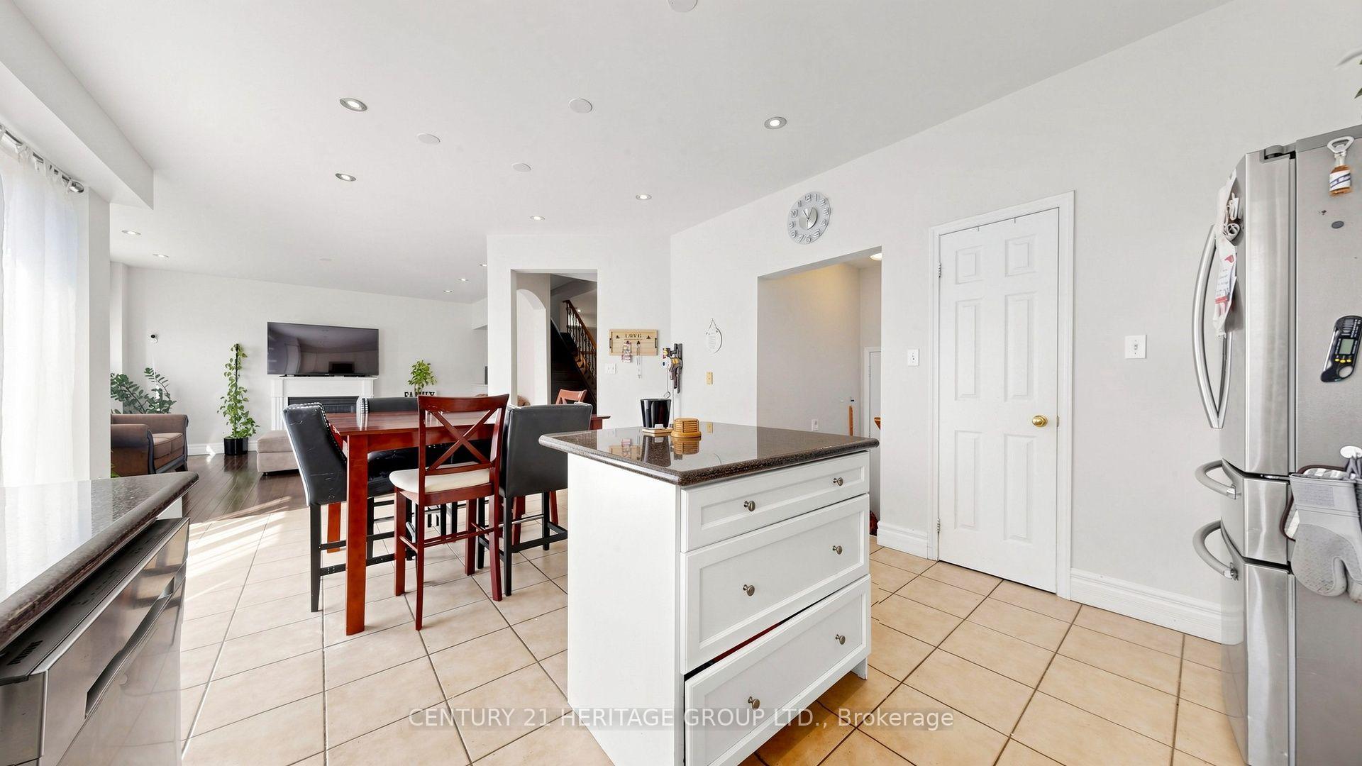Photo 9 of 27 Byram Downs Street, Ajax, Central East — HOMEH