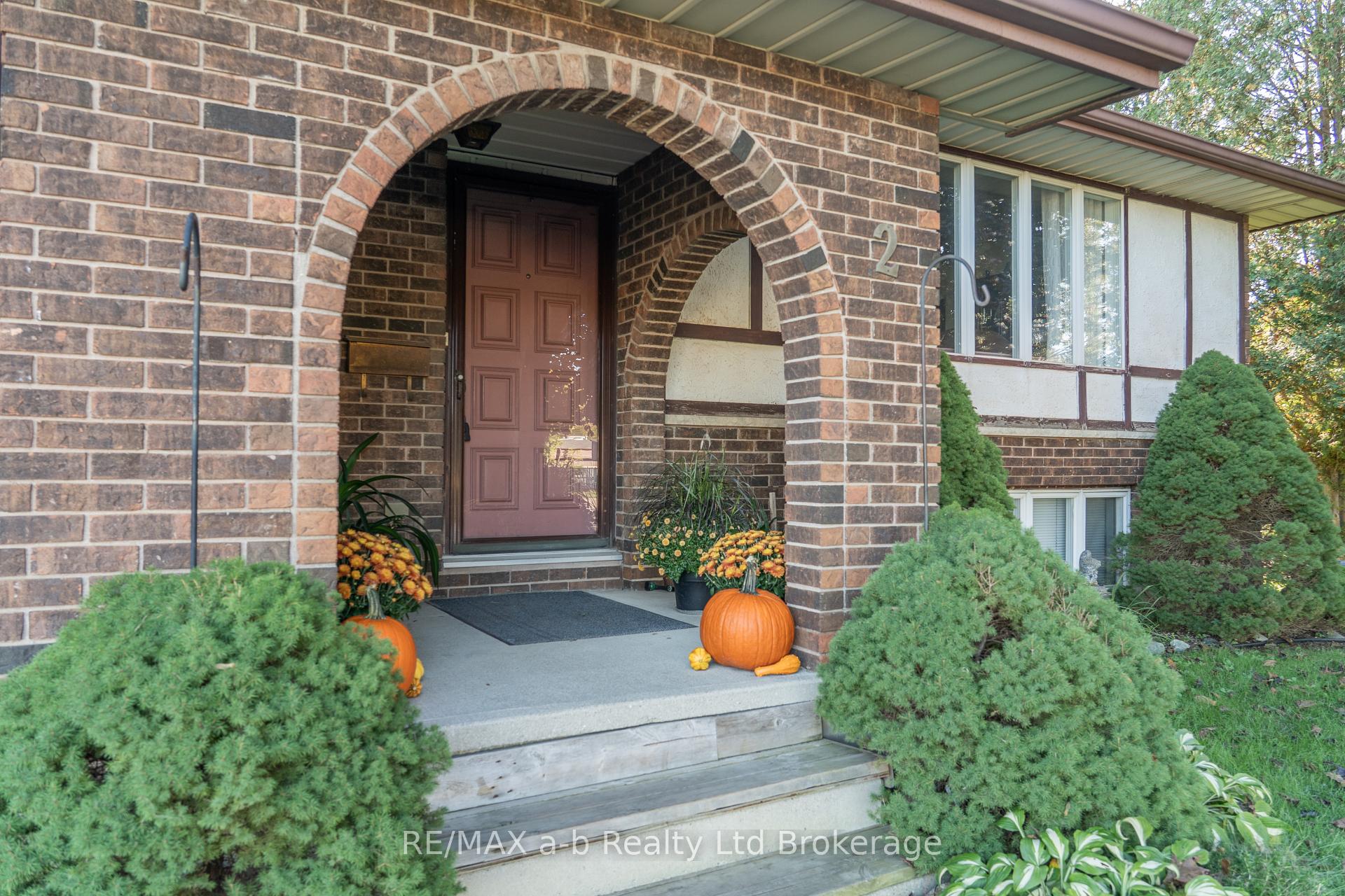 Photo 4 of 2 Cranberry Road, Tillsonburg — HOMEH