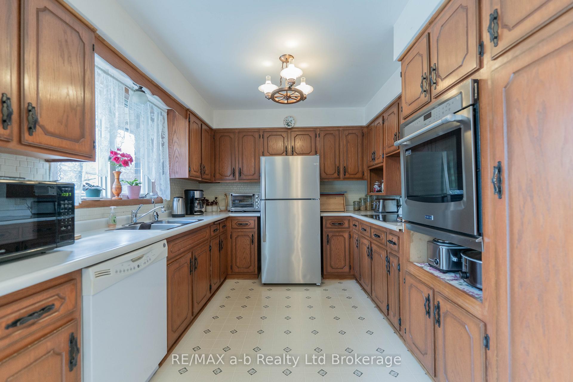 Photo 9 of 2 Cranberry Road, Tillsonburg — HOMEH