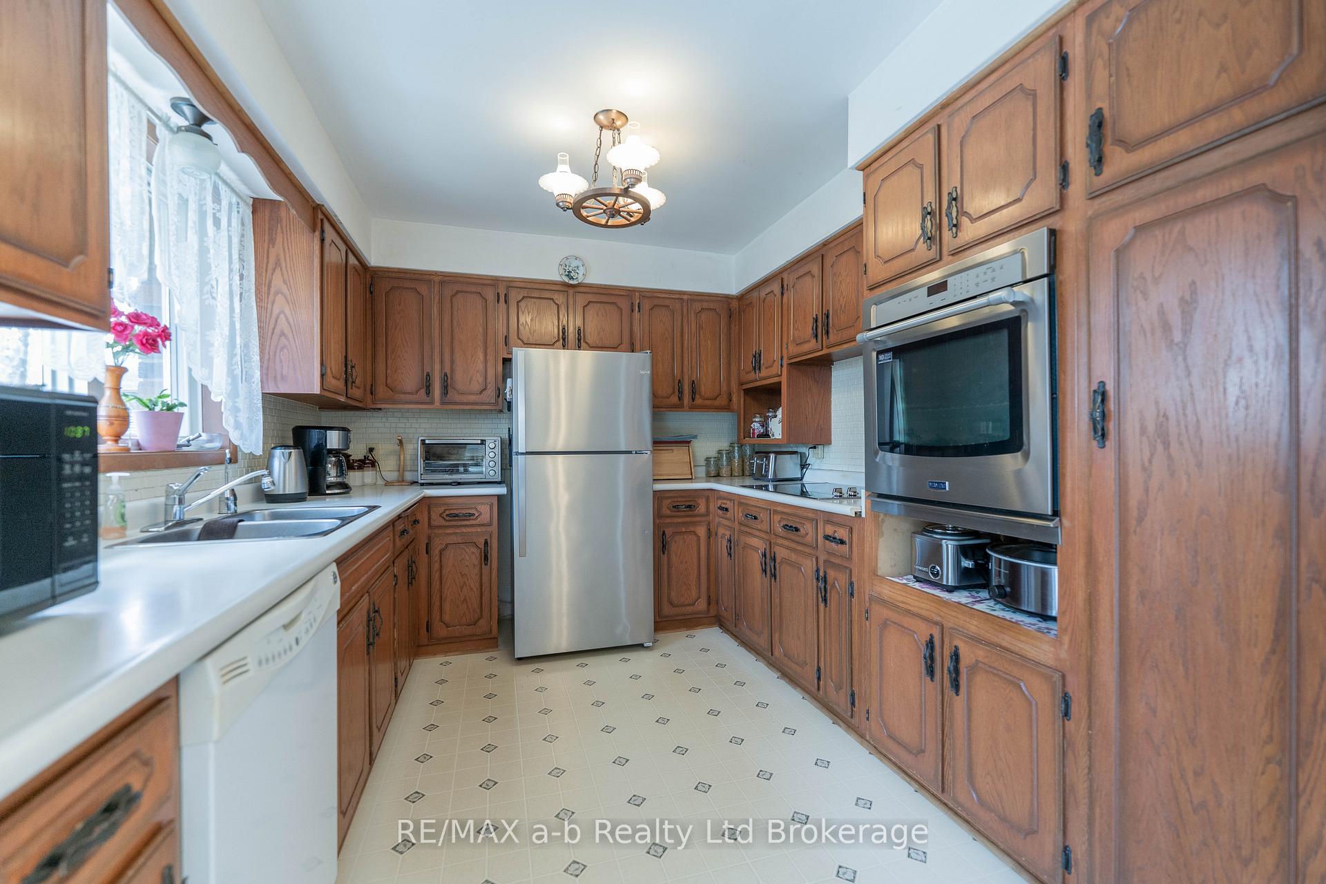 Photo 10 of 2 Cranberry Road, Tillsonburg — HOMEH