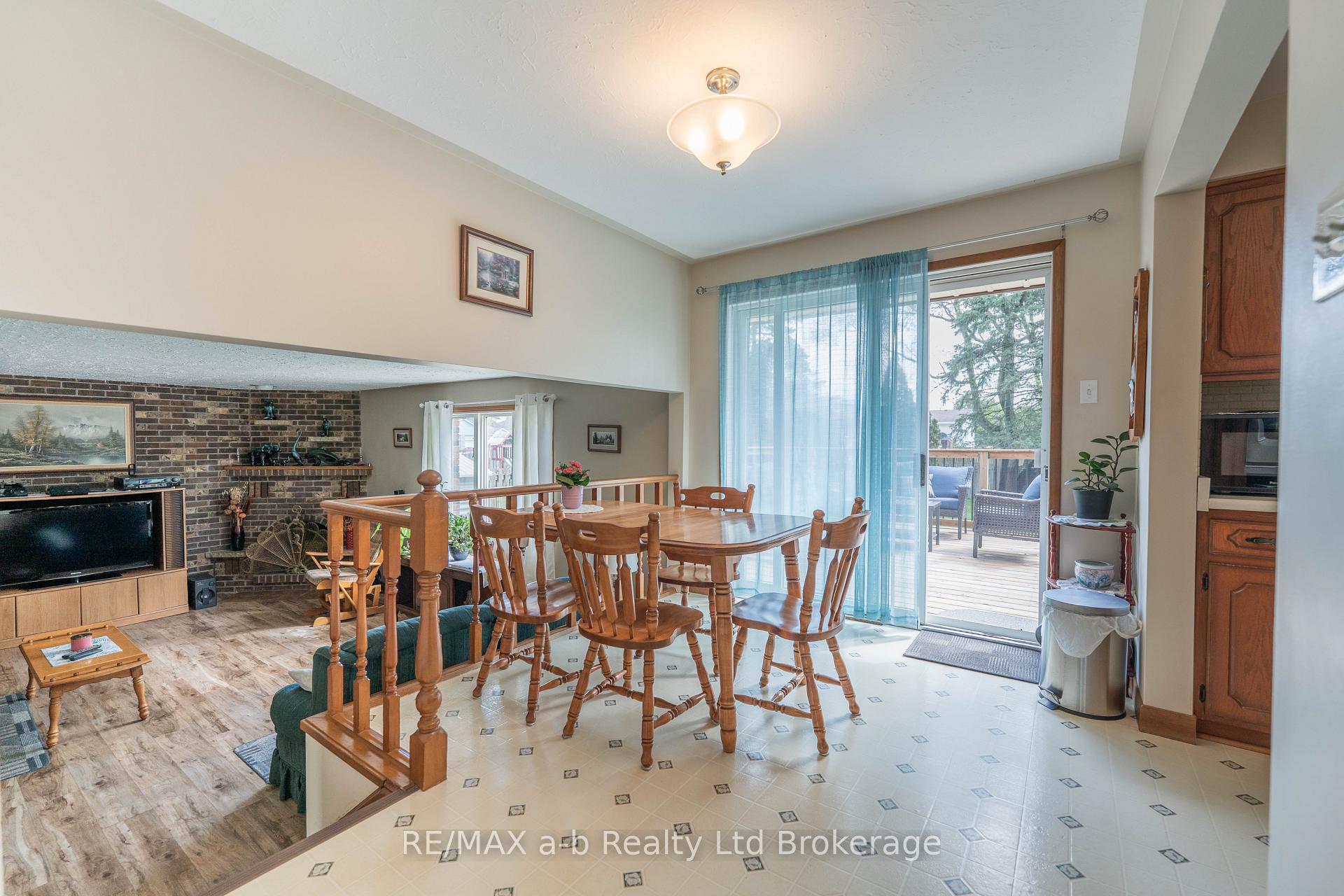Photo 11 of 2 Cranberry Road, Tillsonburg — HOMEH